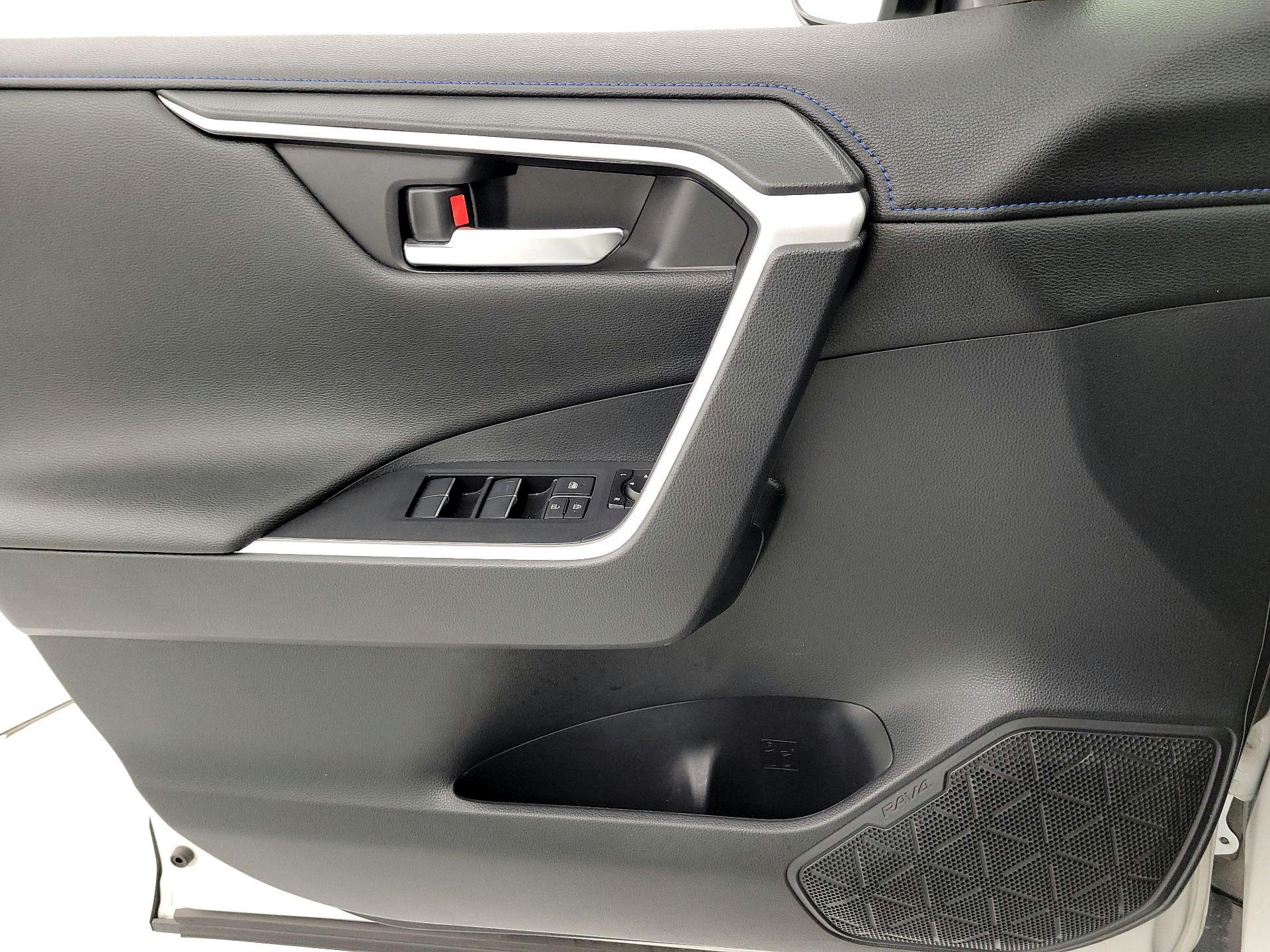 Thumbnail: 2019 Toyota RAV4 - 12