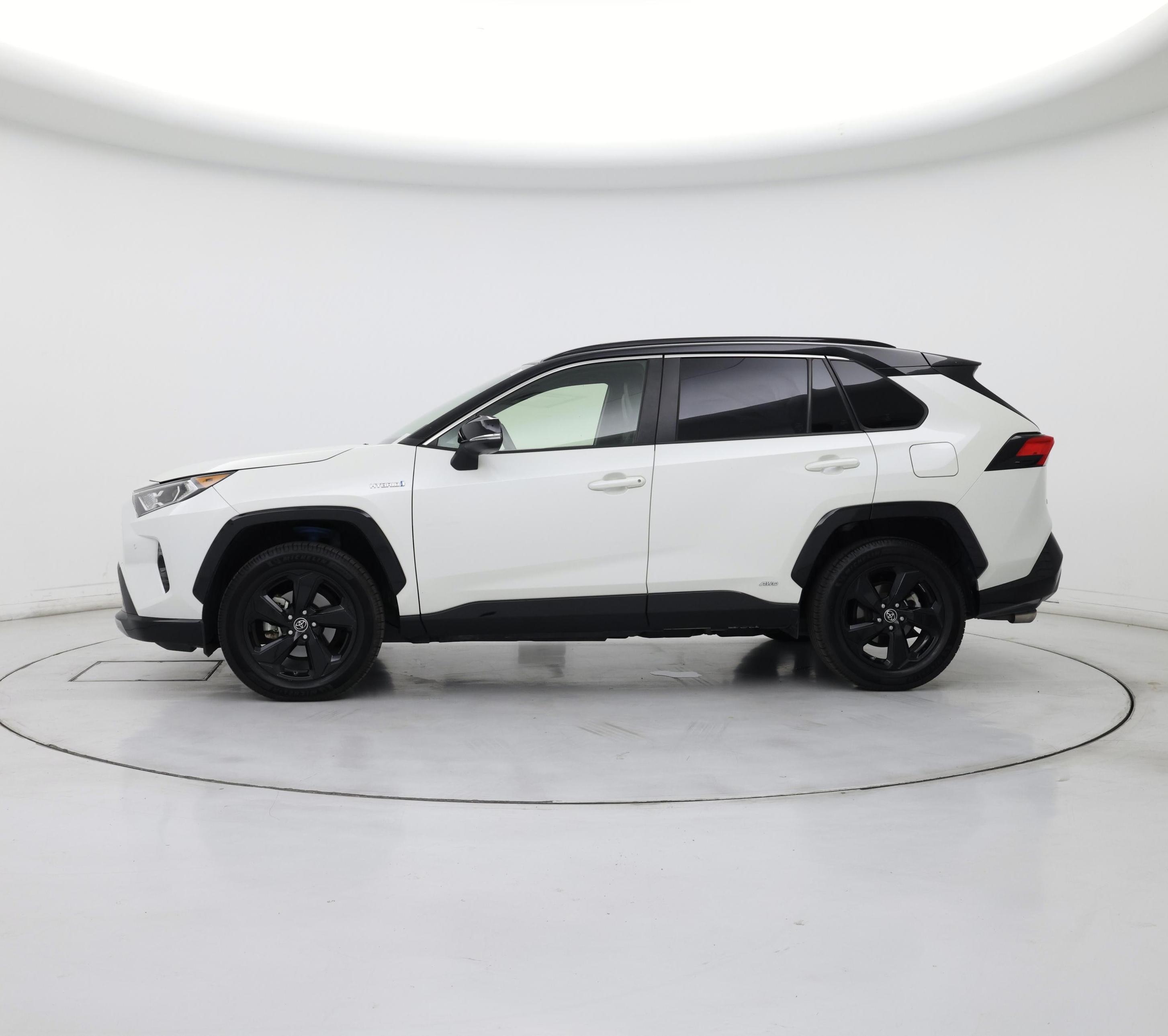Thumbnail: 2019 Toyota RAV4 - 3