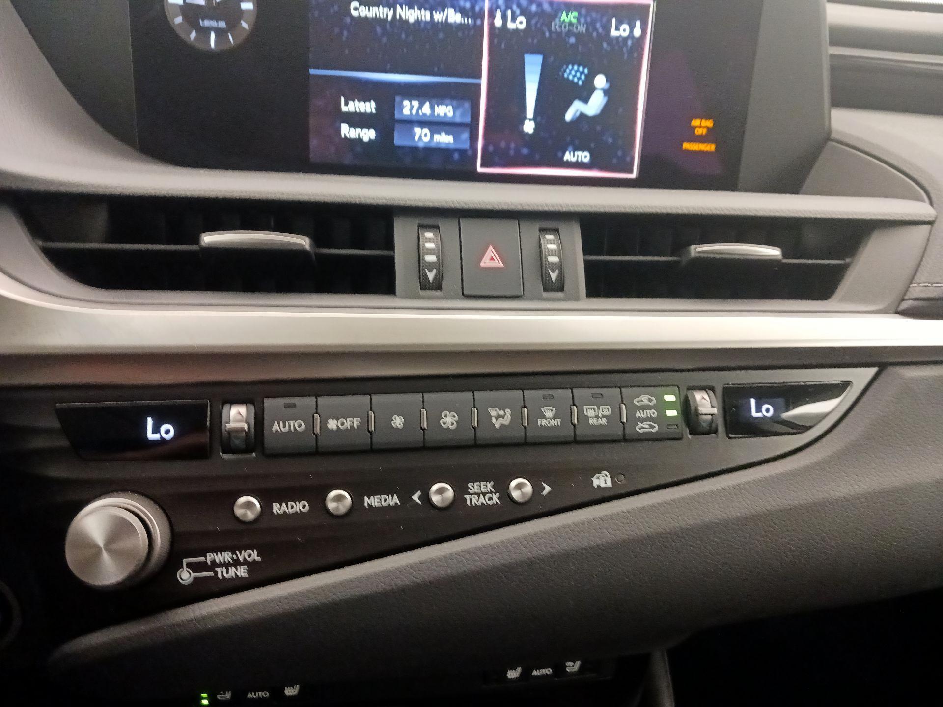 Thumbnail: 2021 Lexus ES - 15