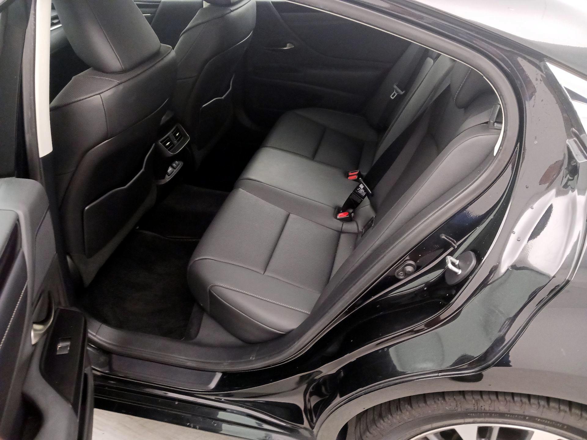 Thumbnail: 2021 Lexus ES - 18