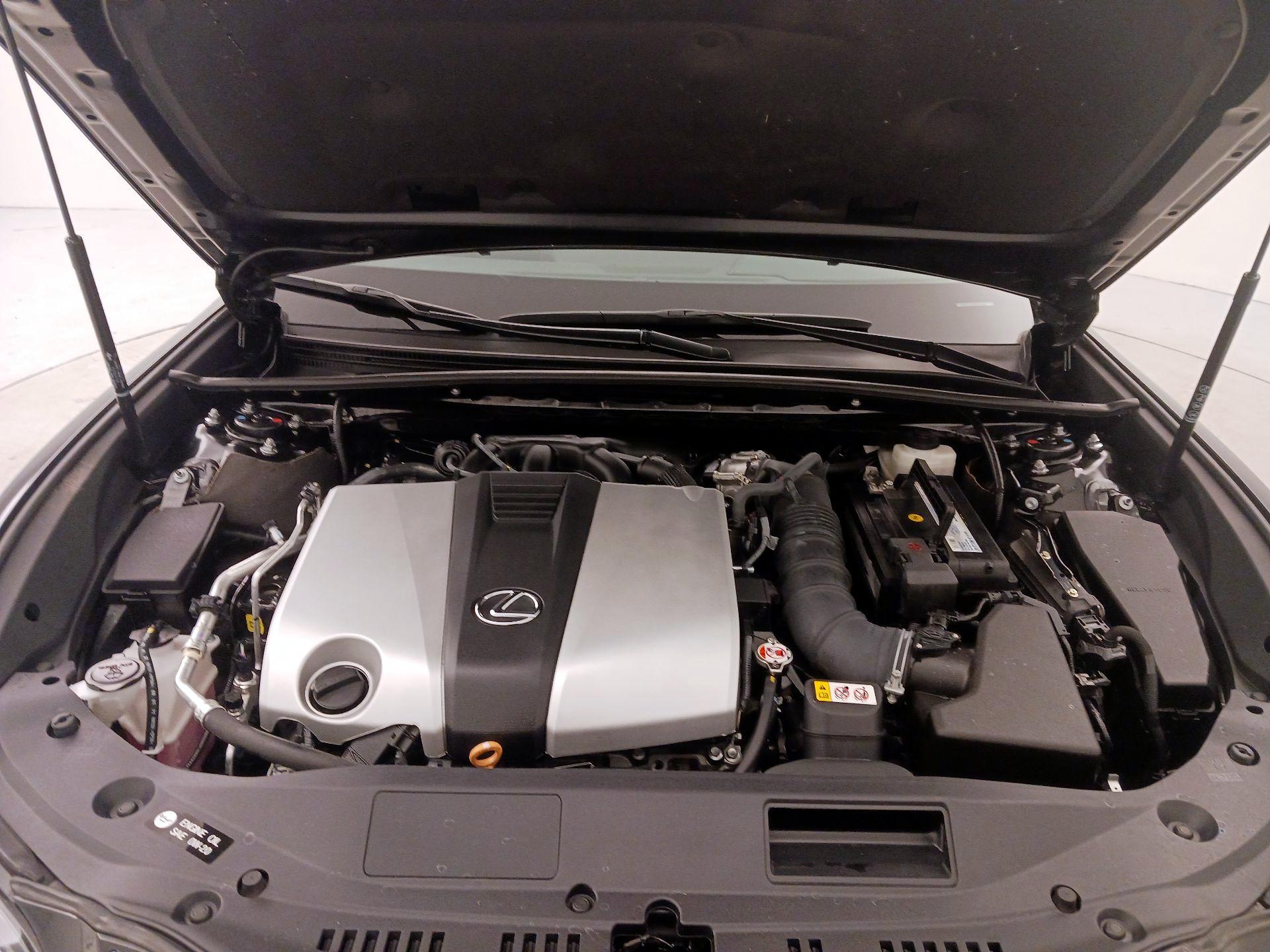 Thumbnail: 2021 Lexus ES - 20
