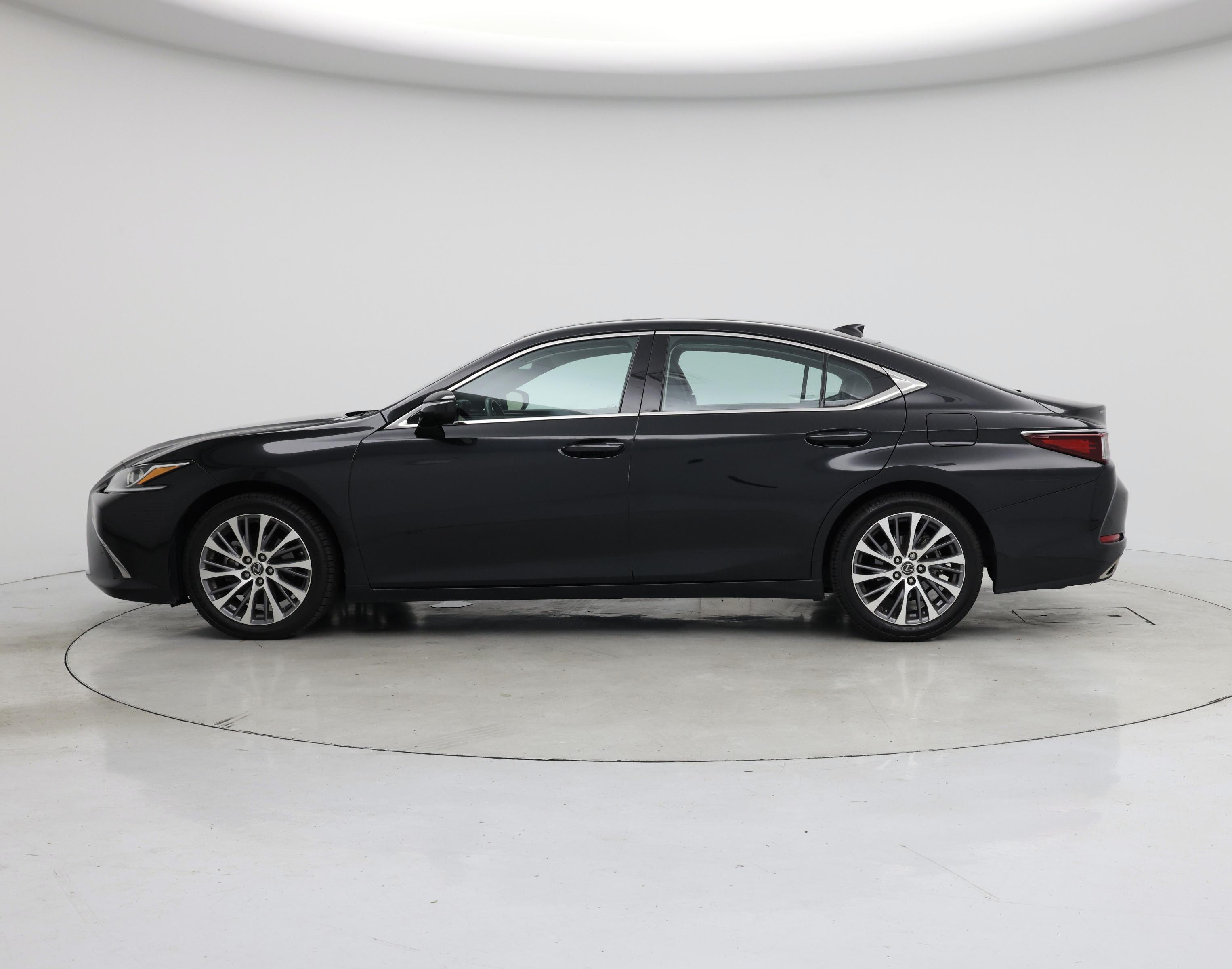 Thumbnail: 2021 Lexus ES - 3
