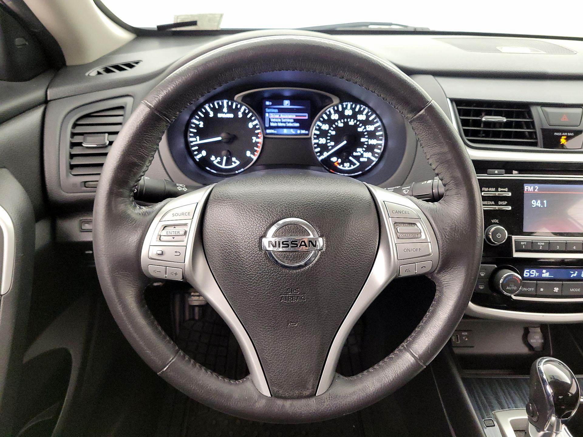 Thumbnail: 2018 Nissan Altima - 10