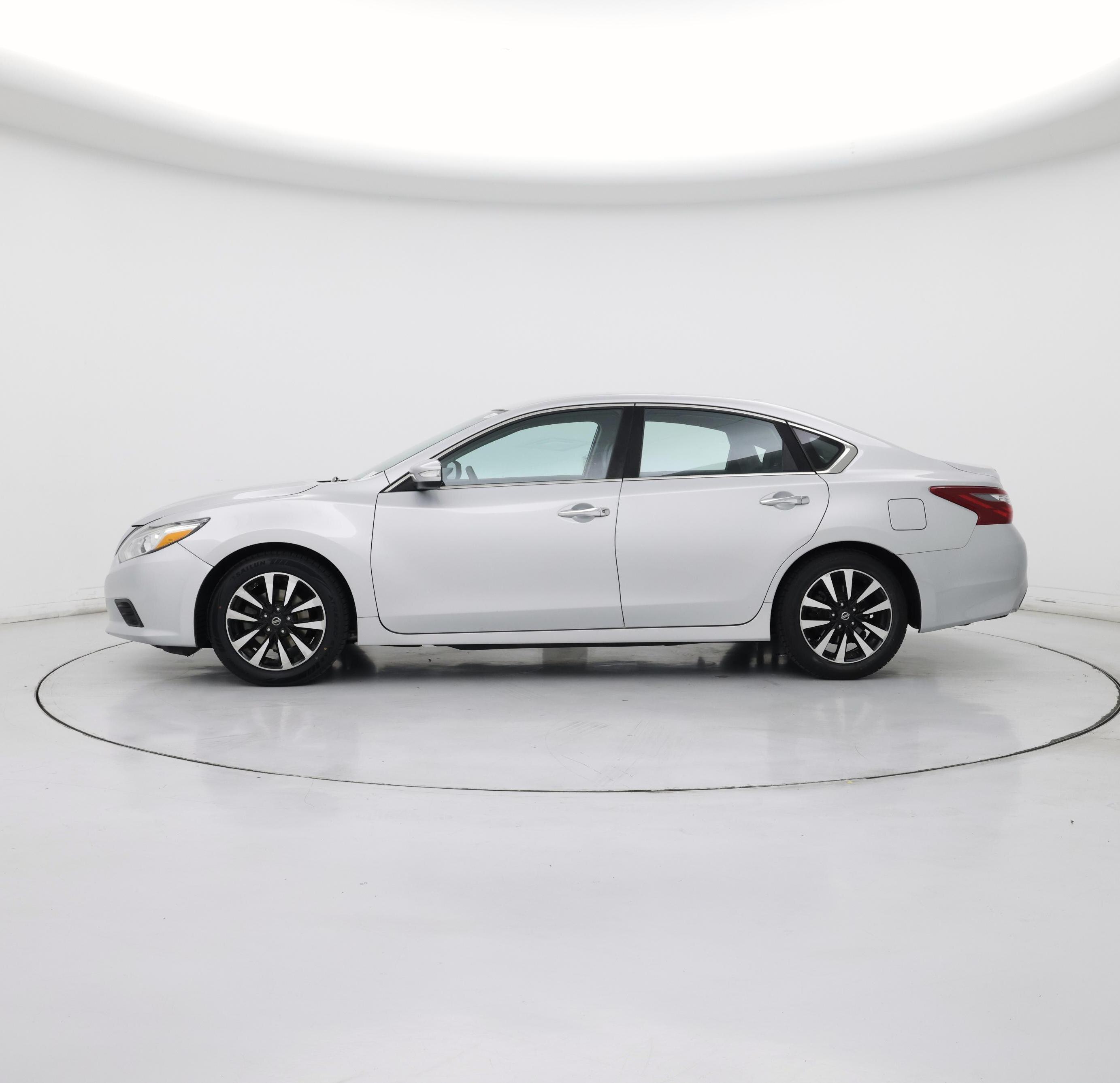 Thumbnail: 2018 Nissan Altima - 3