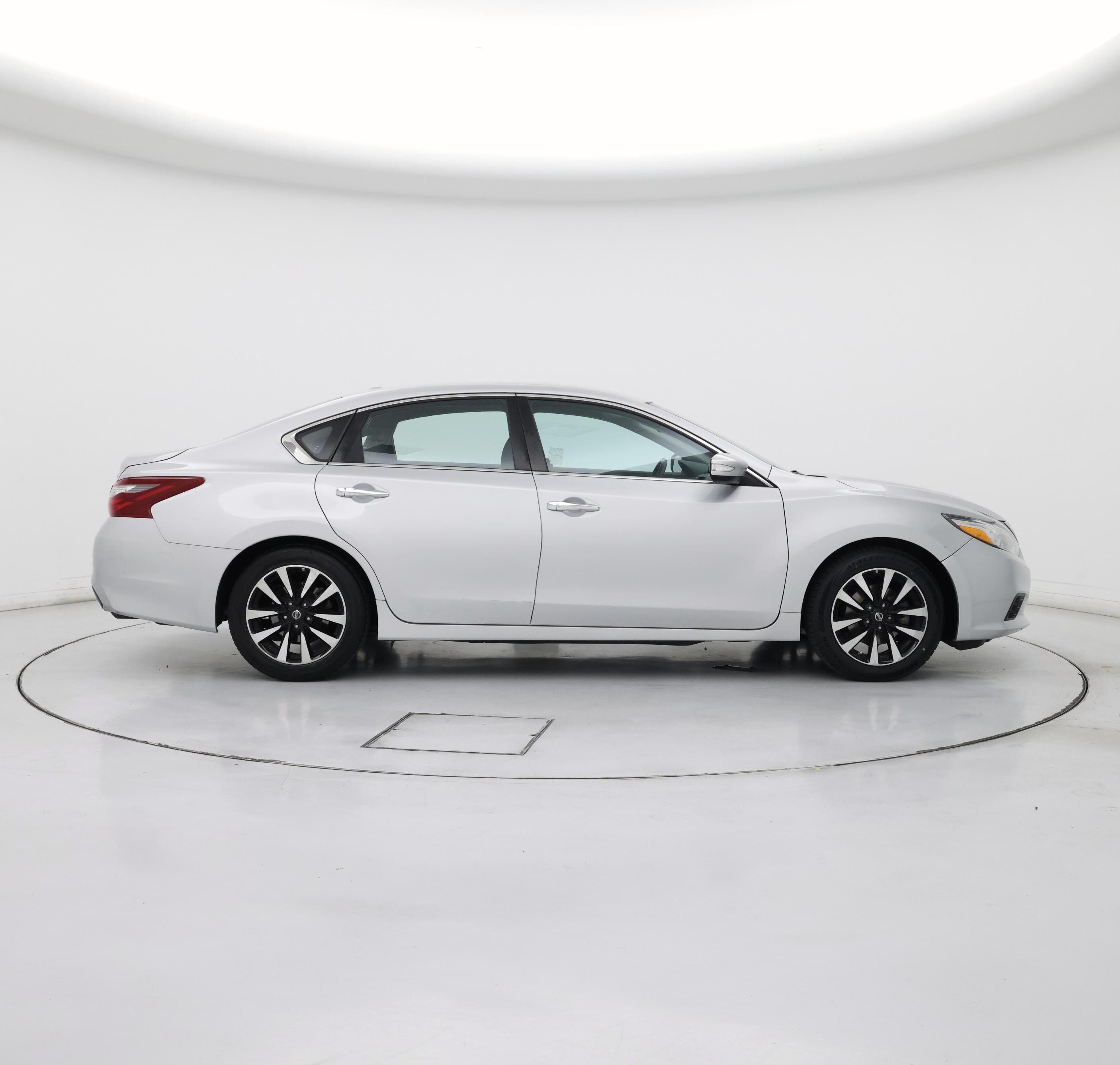 Thumbnail: 2018 Nissan Altima - 7