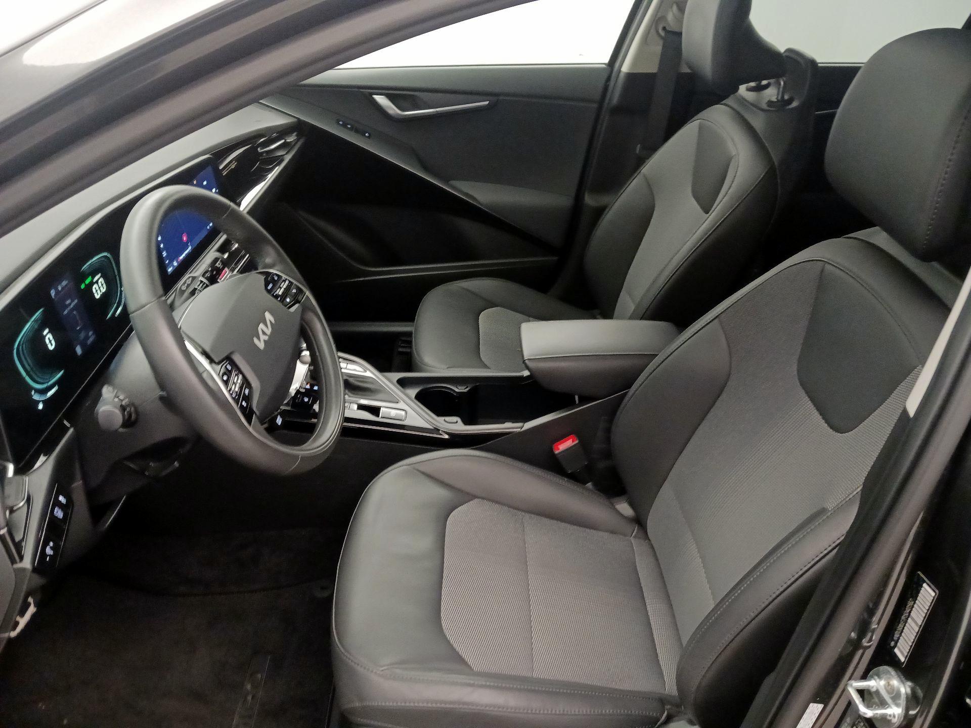 Thumbnail: 2023 Kia Niro - 11
