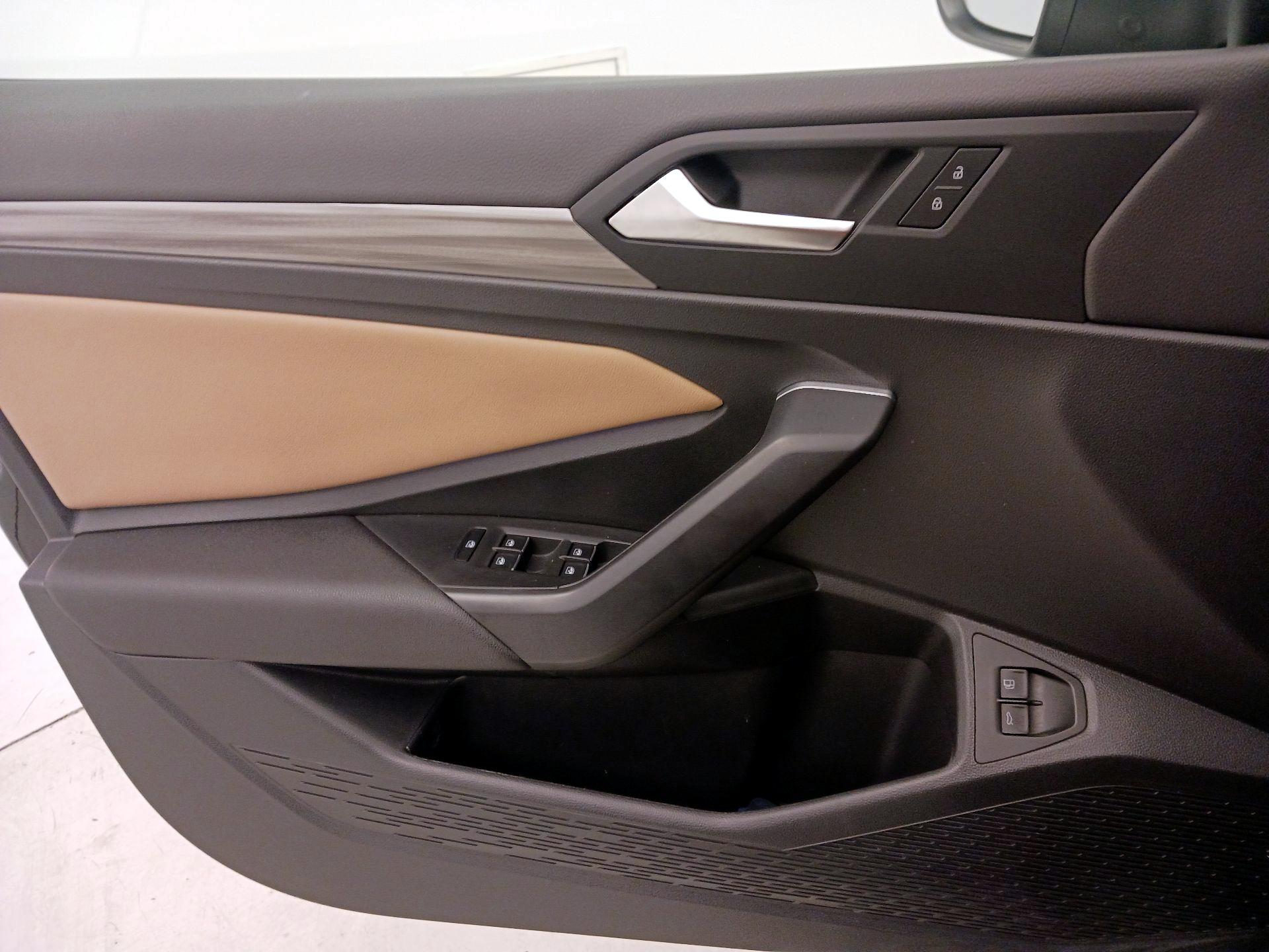 Thumbnail: 2021 Volkswagen Jetta - 12