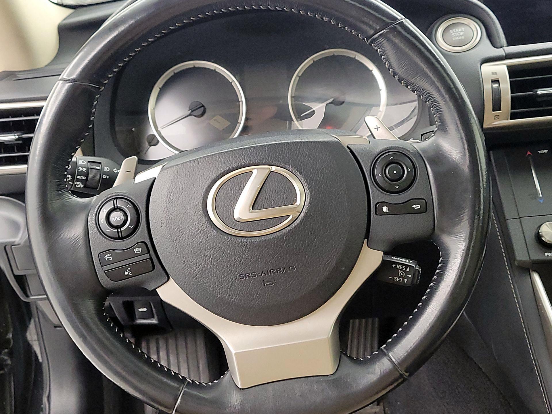Thumbnail: 2016 Lexus IS - 10