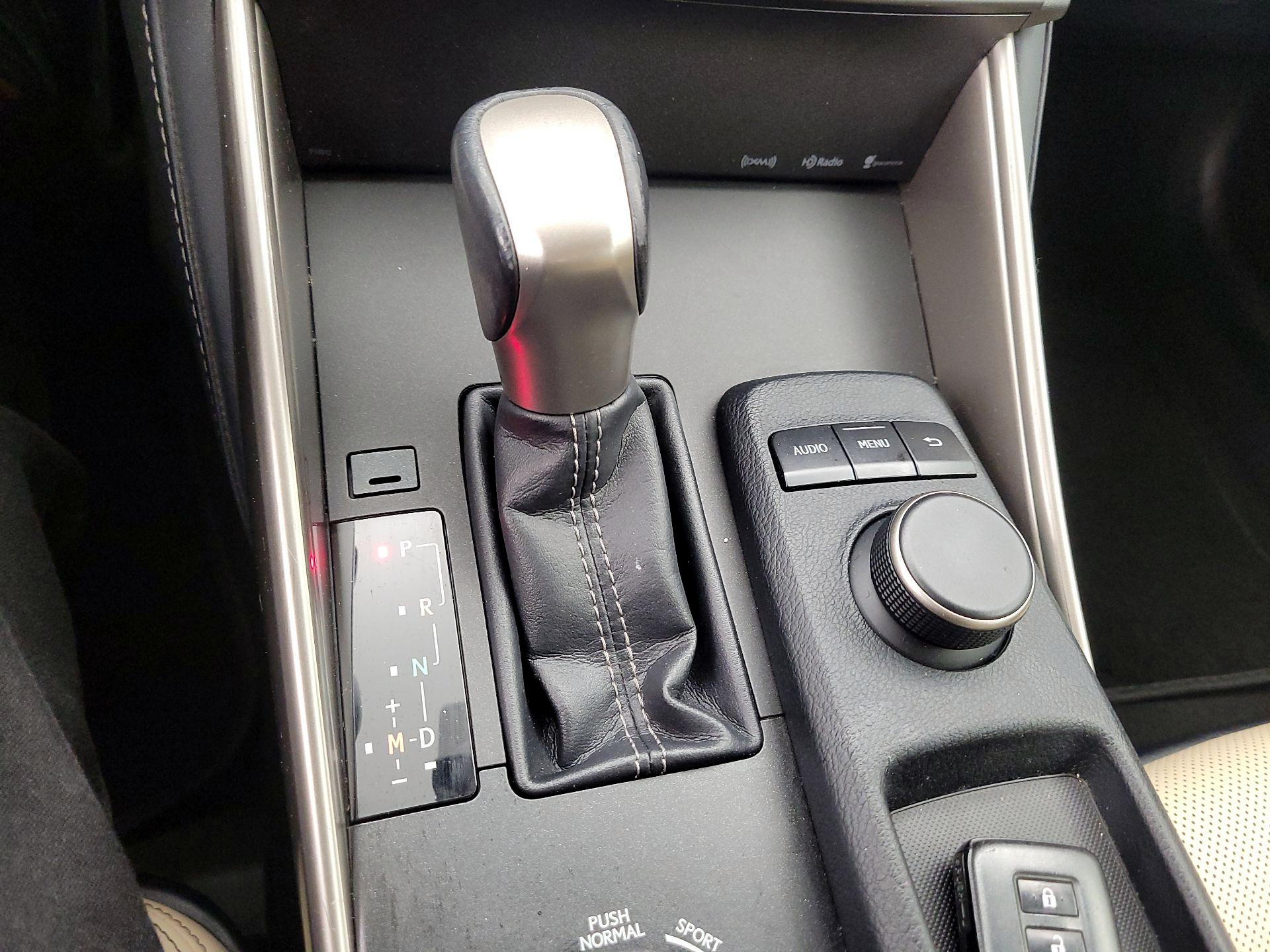 Thumbnail: 2016 Lexus IS - 17