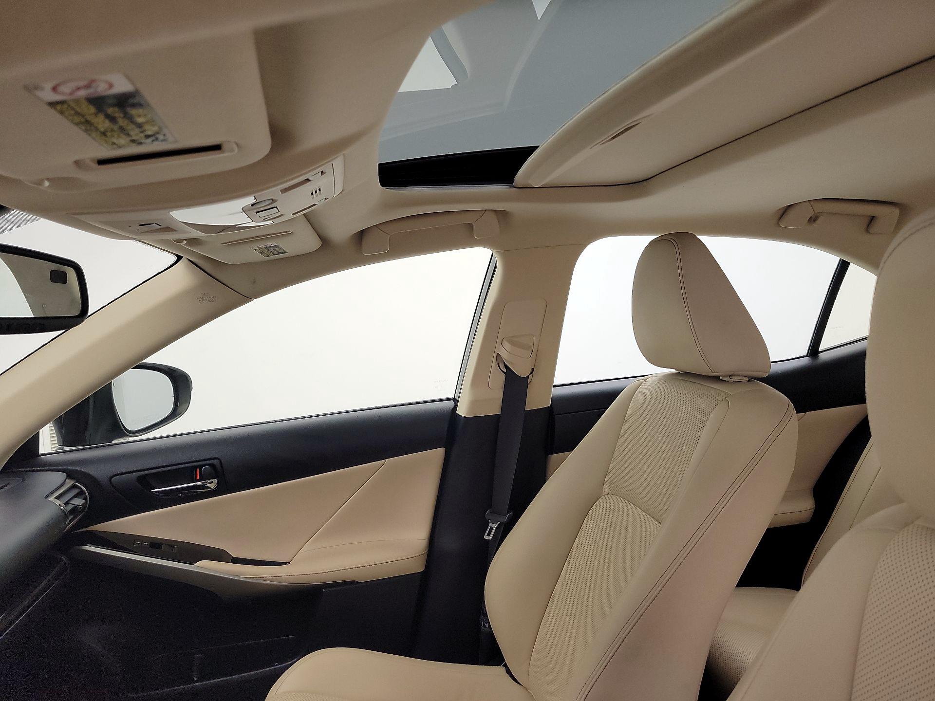Thumbnail: 2016 Lexus IS - 18