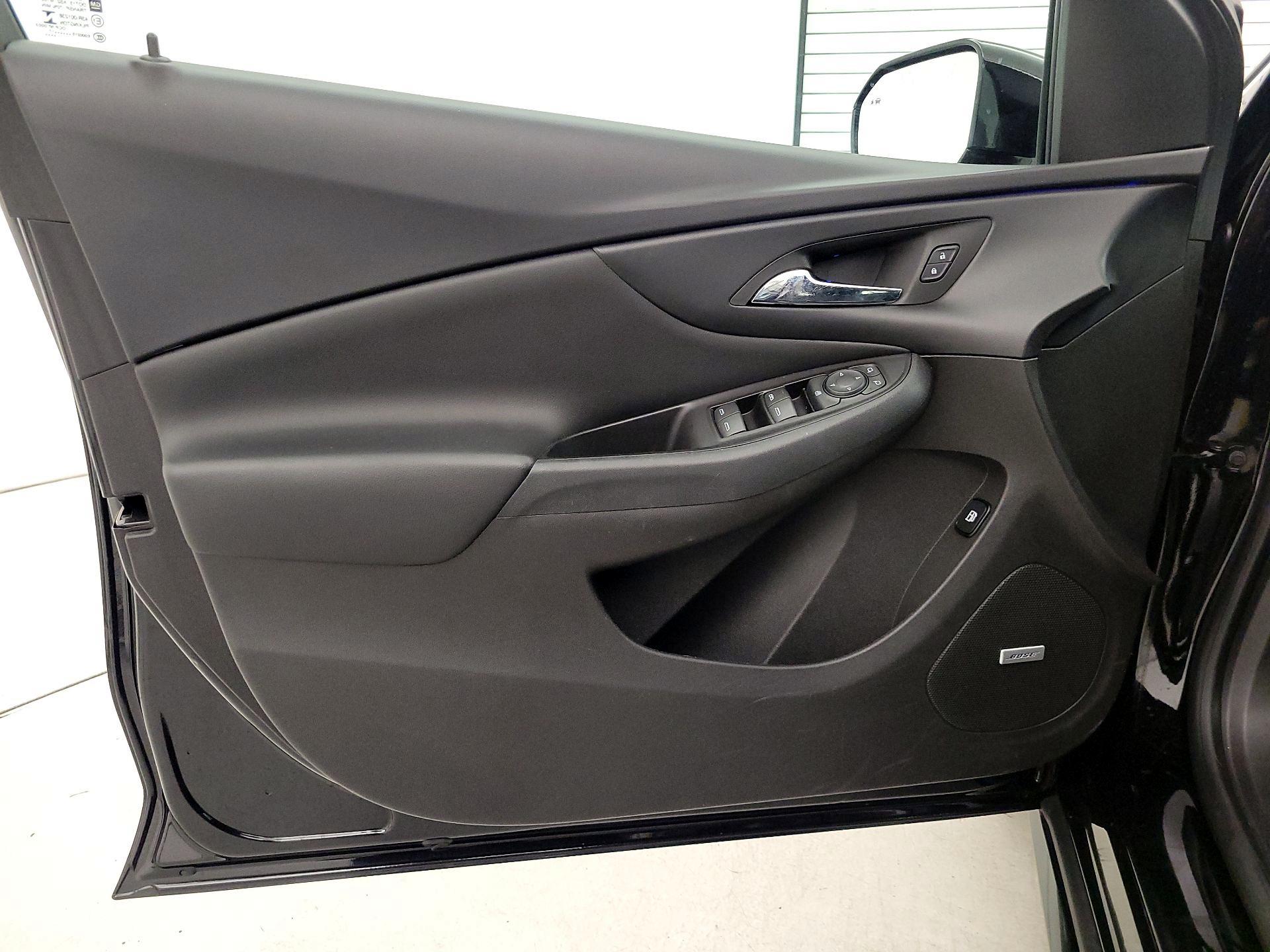 Thumbnail: 2017 Chevrolet Volt - 12