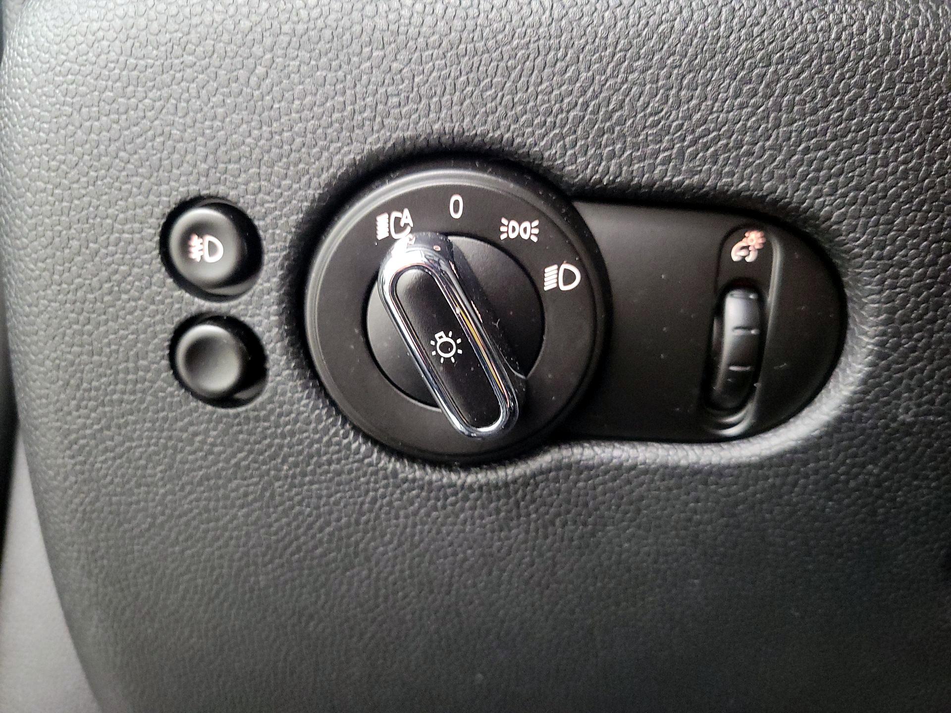 Thumbnail: 2016 MINI Cooper Hardtop - 13