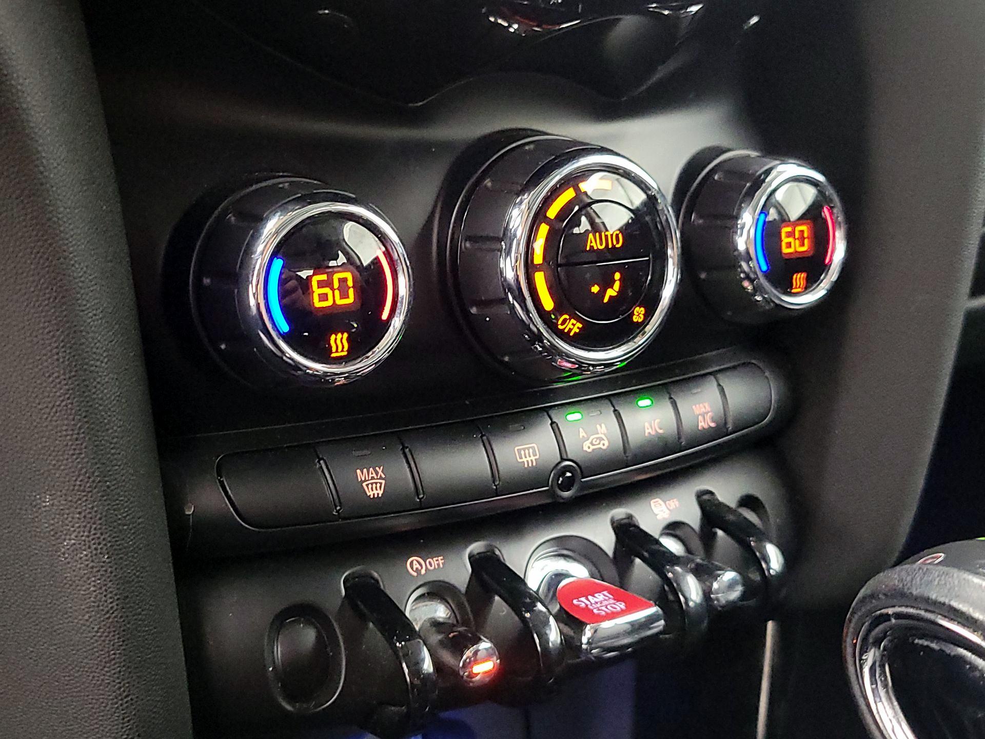 Thumbnail: 2016 MINI Cooper Hardtop - 15