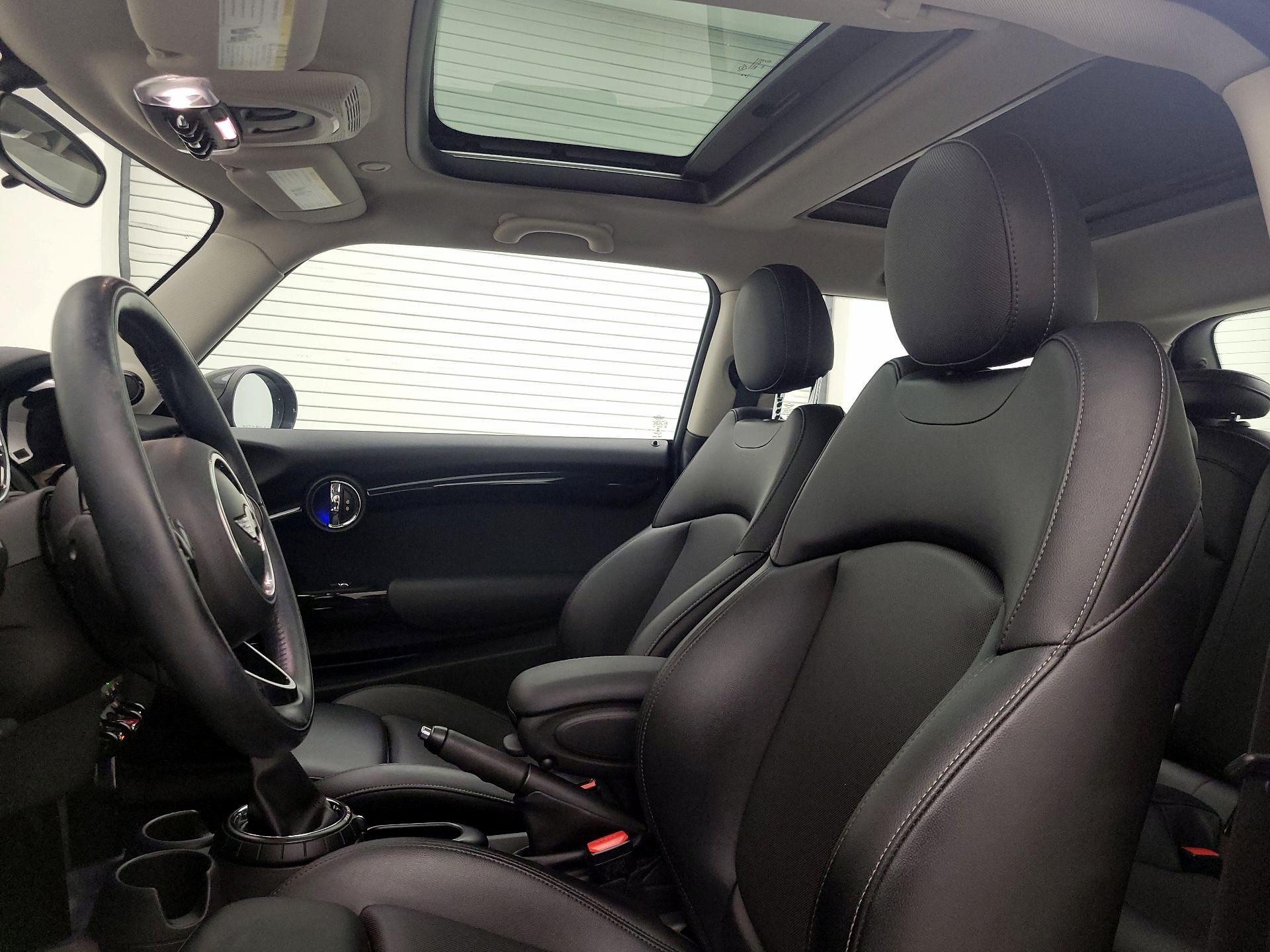Thumbnail: 2016 MINI Cooper Hardtop - 18
