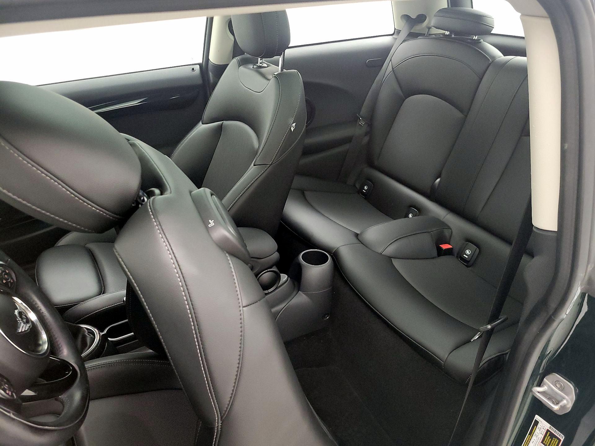 Thumbnail: 2016 MINI Cooper Hardtop - 19