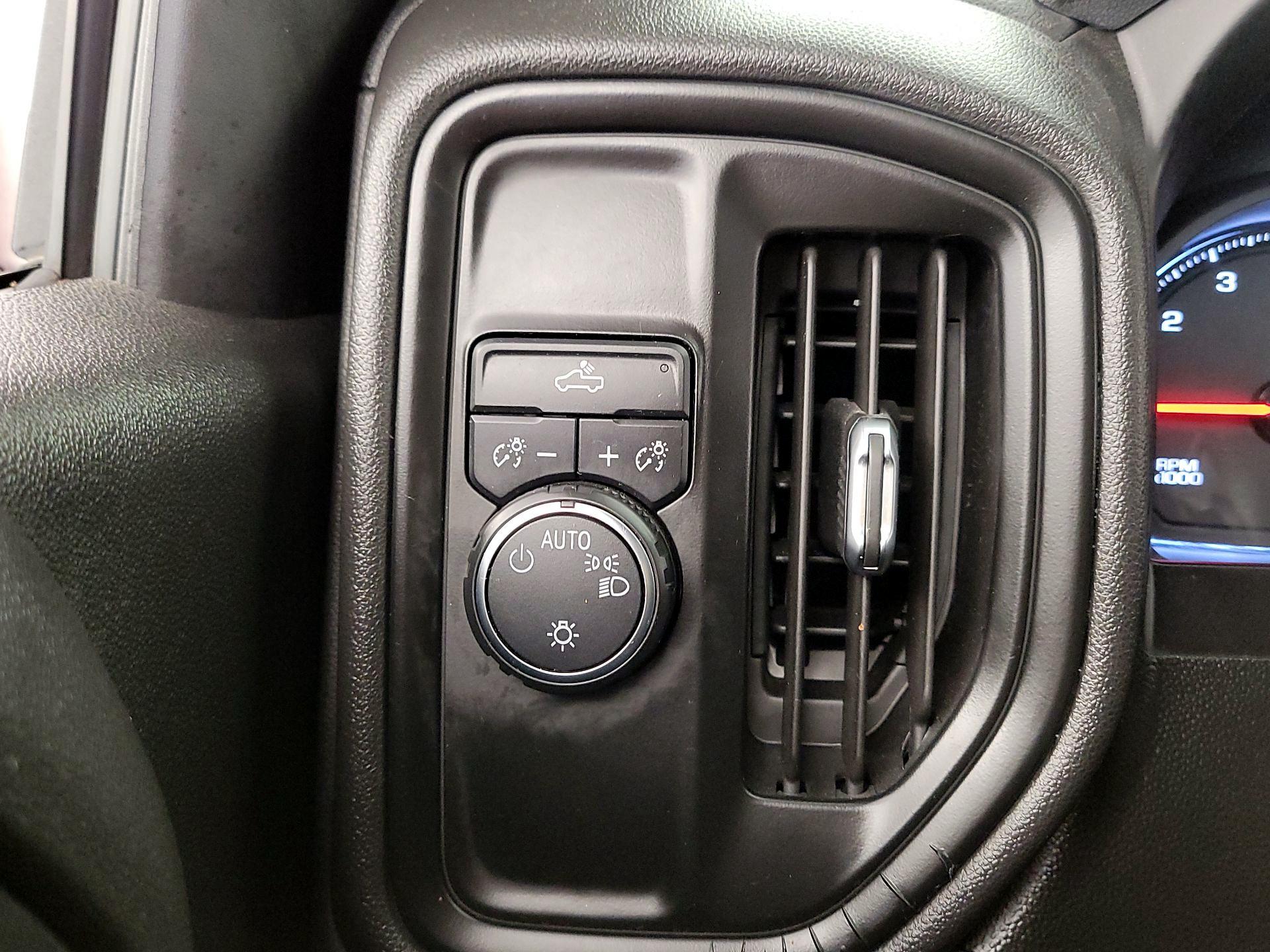 Thumbnail: 2019 Chevrolet Silverado 1500 - 13