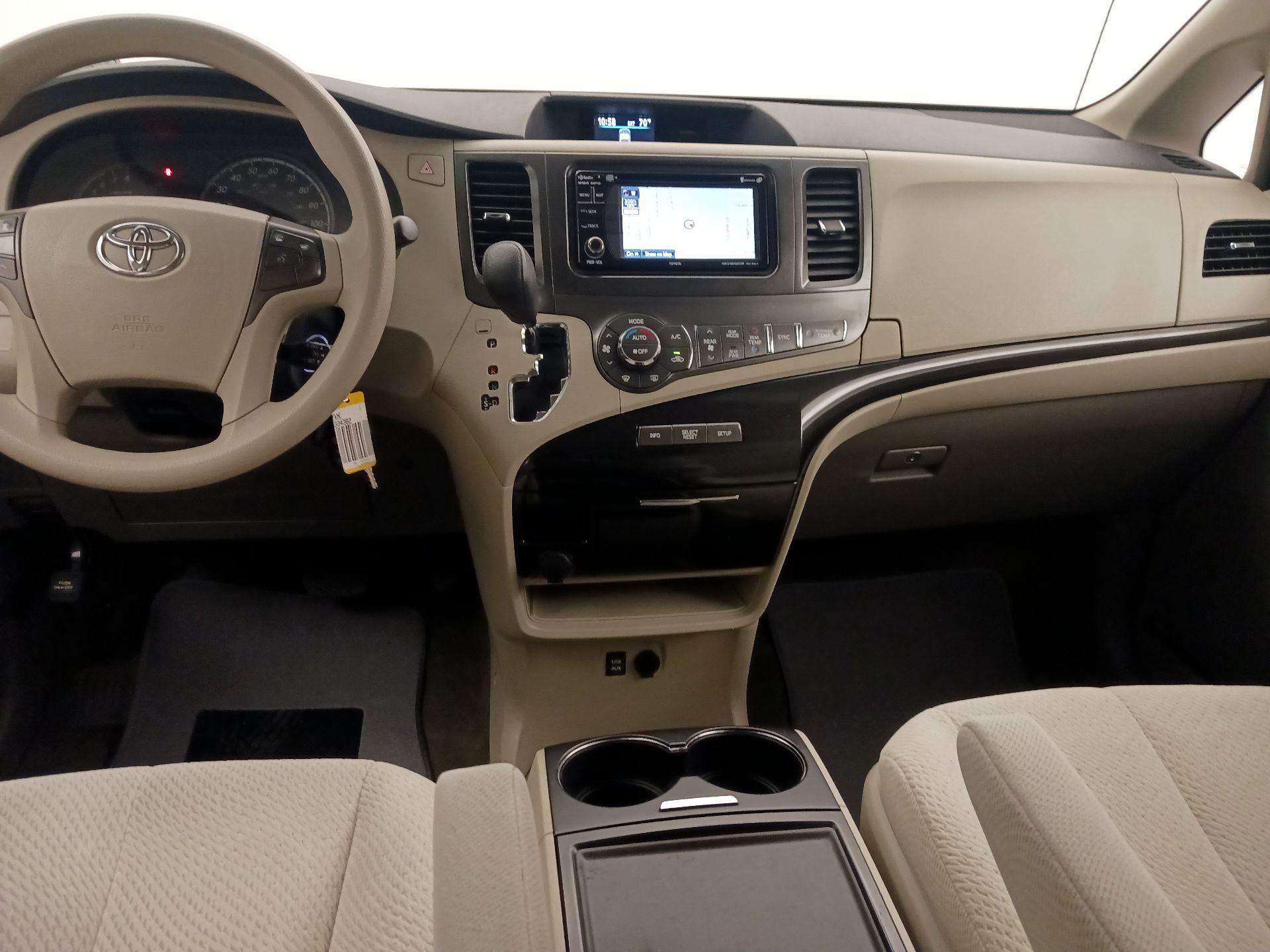 Thumbnail: 2013 Toyota Sienna - 9