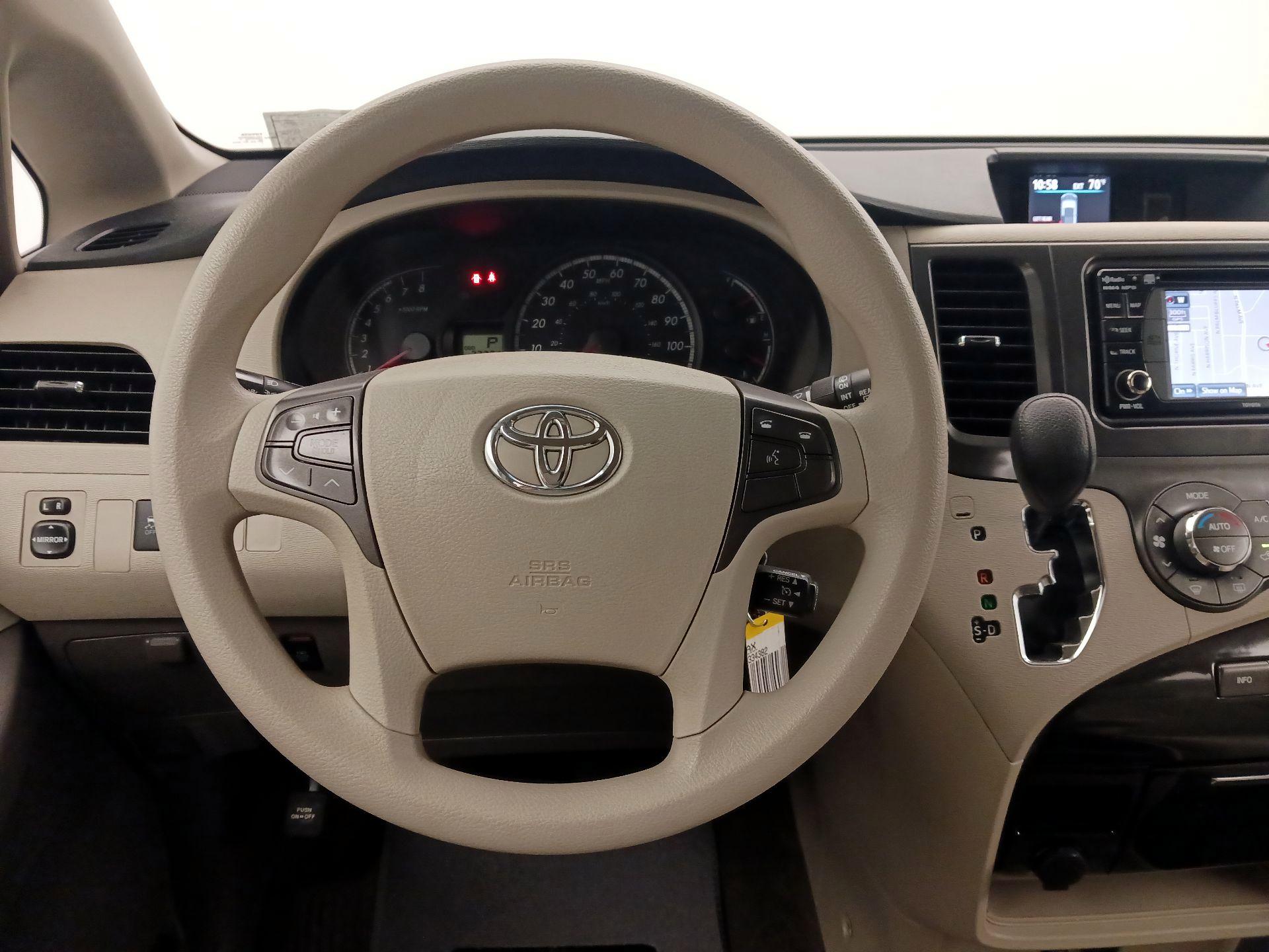 Thumbnail: 2013 Toyota Sienna - 10