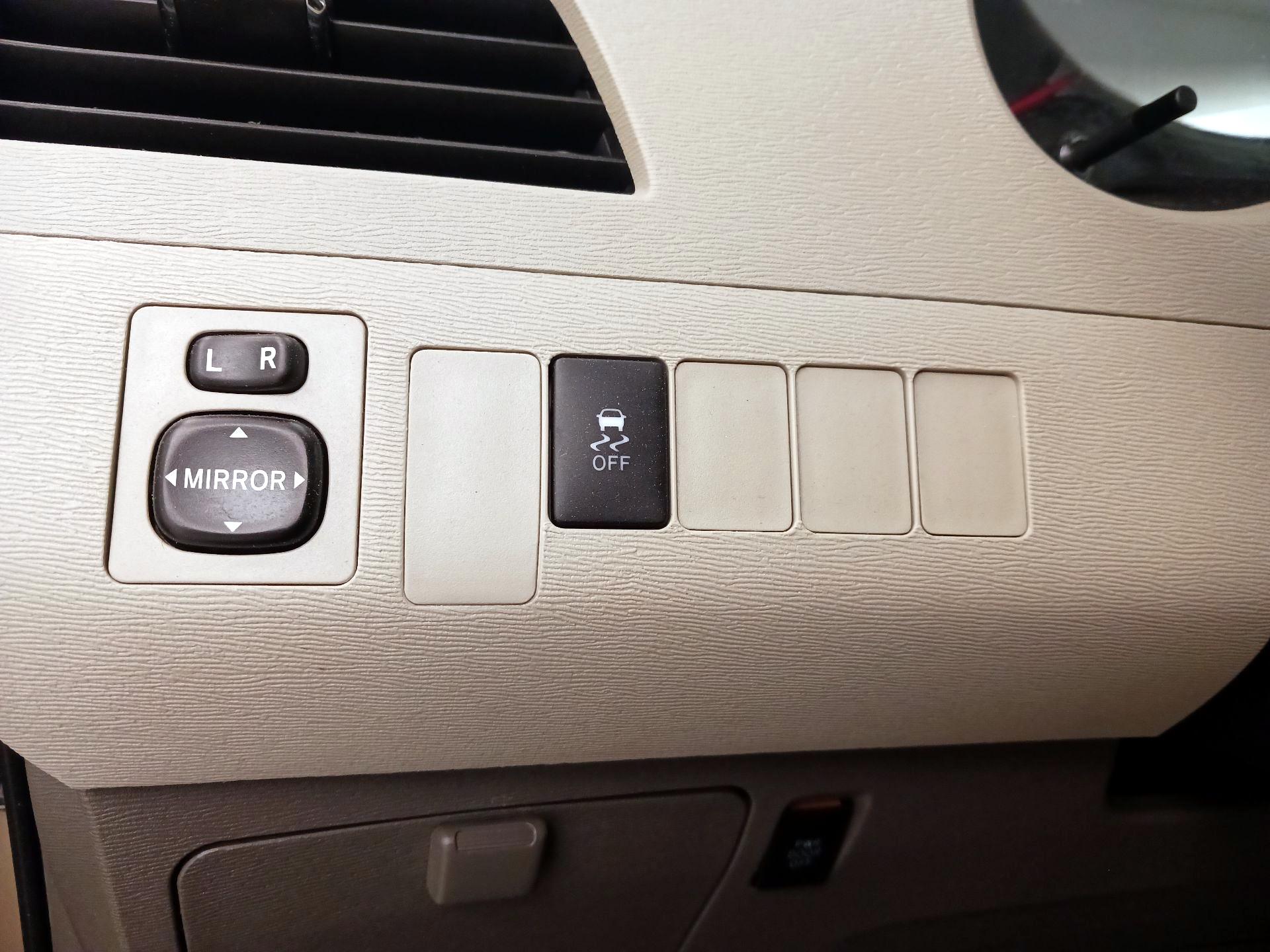 Thumbnail: 2013 Toyota Sienna - 13