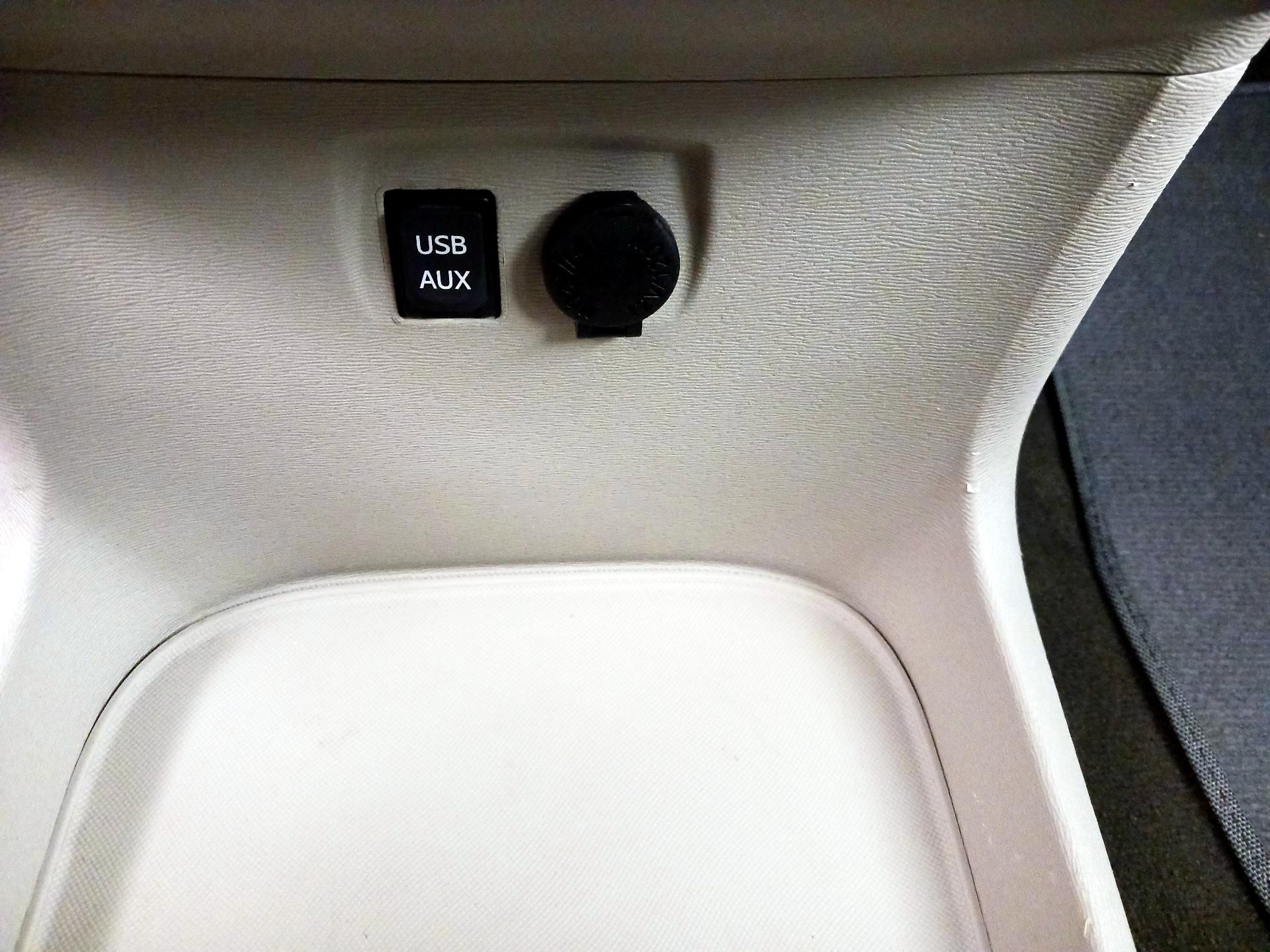 Thumbnail: 2013 Toyota Sienna - 19