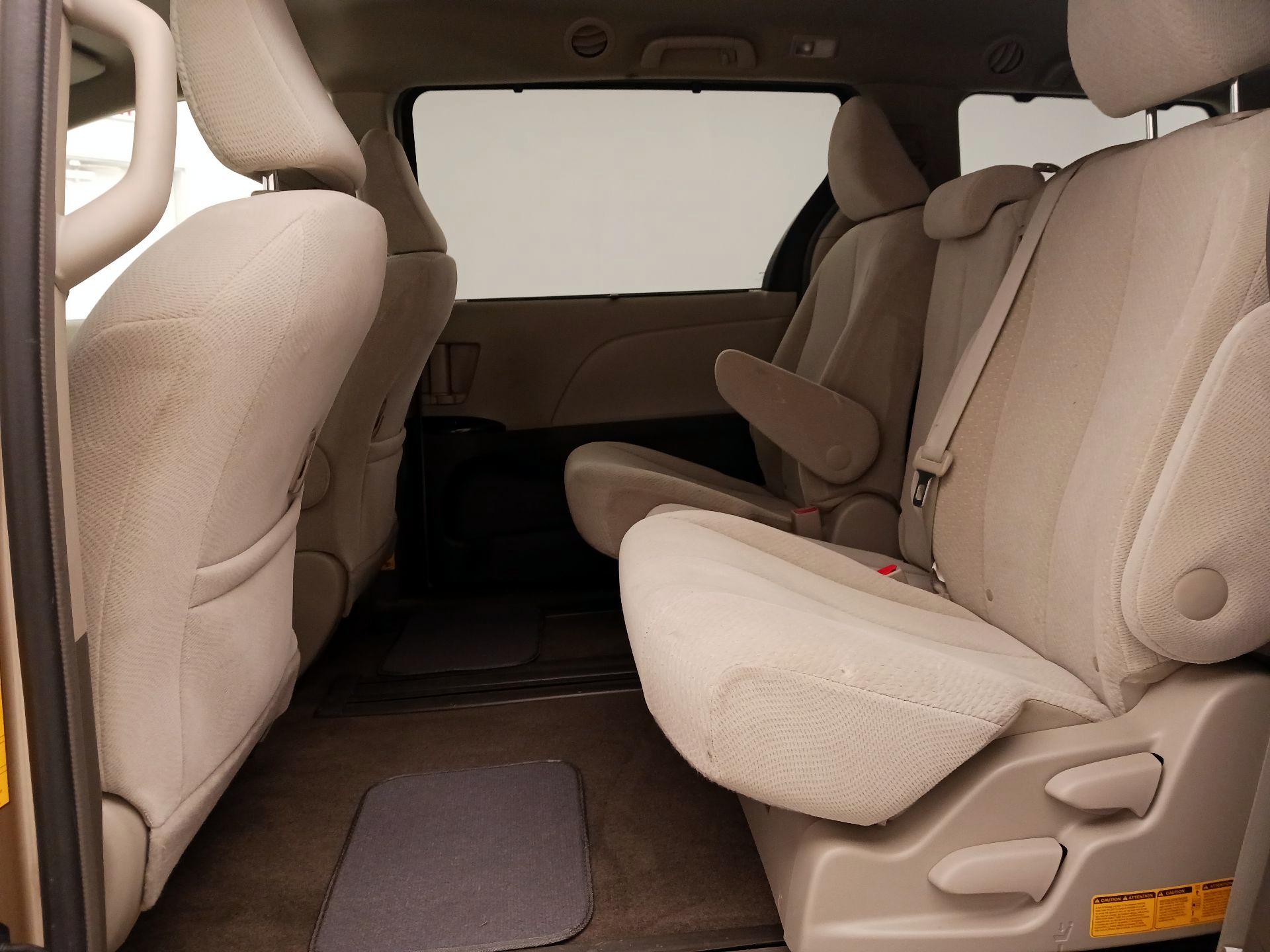 Thumbnail: 2013 Toyota Sienna - 20