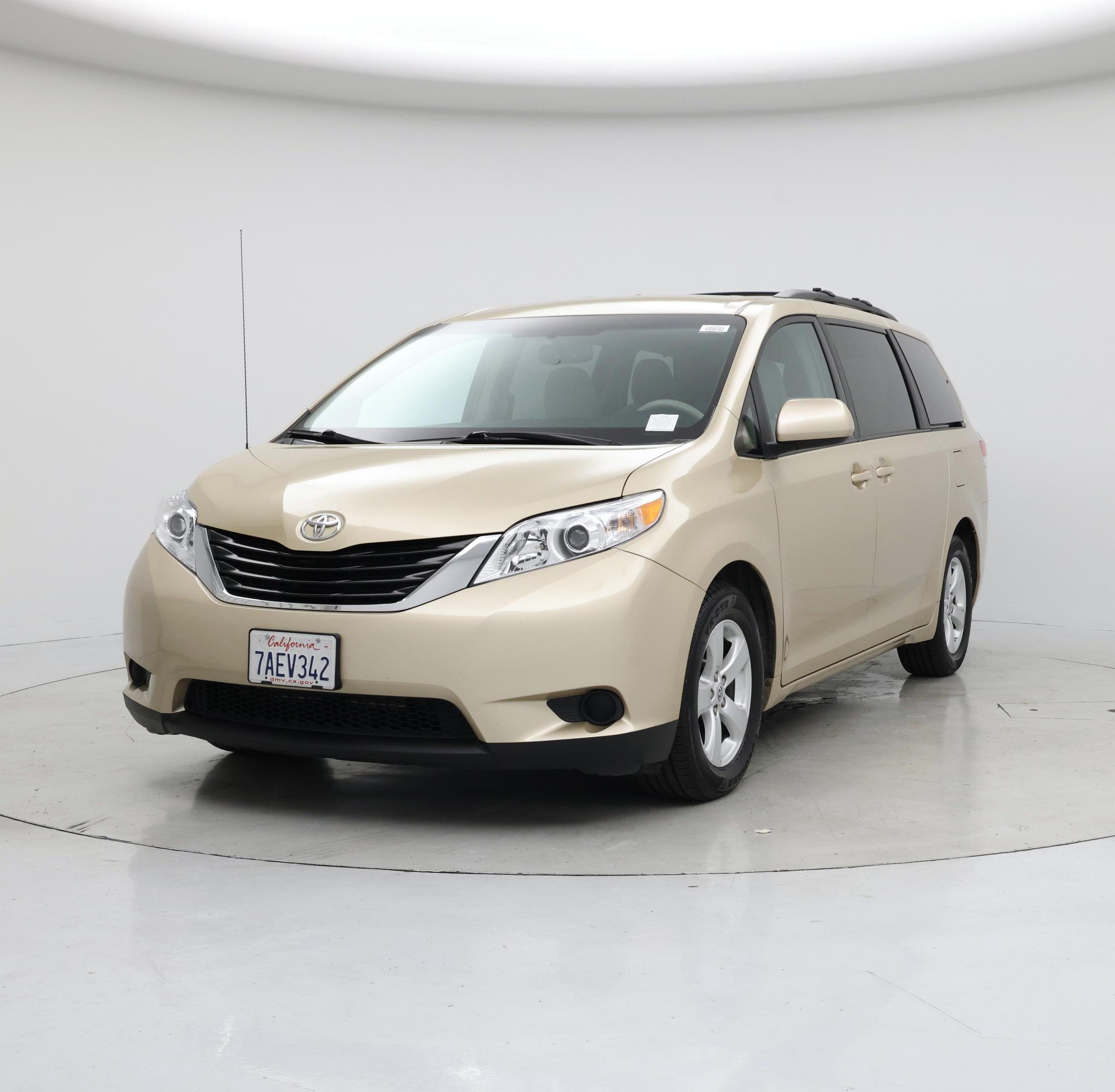 Thumbnail: 2013 Toyota Sienna - 4