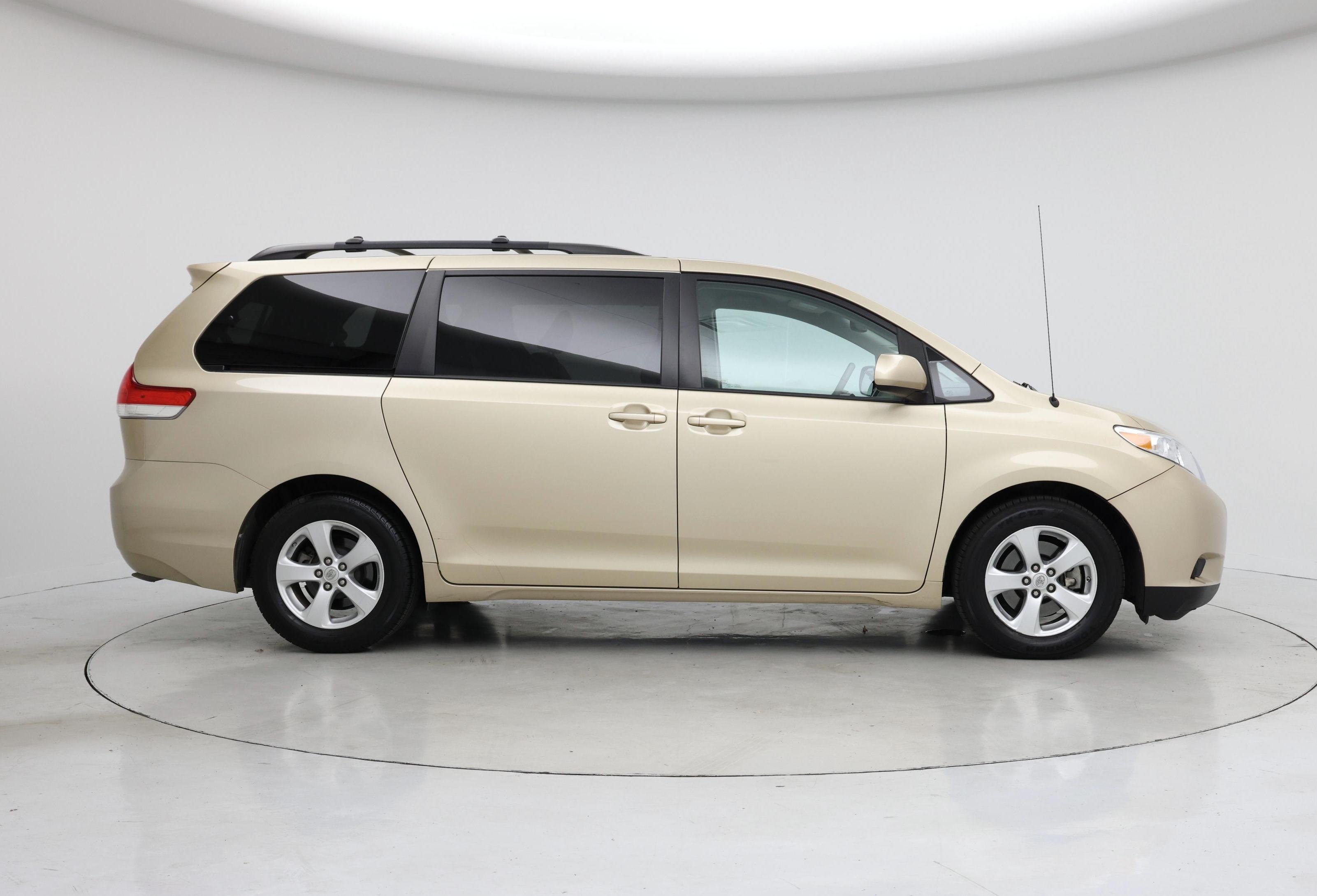 Thumbnail: 2013 Toyota Sienna - 7