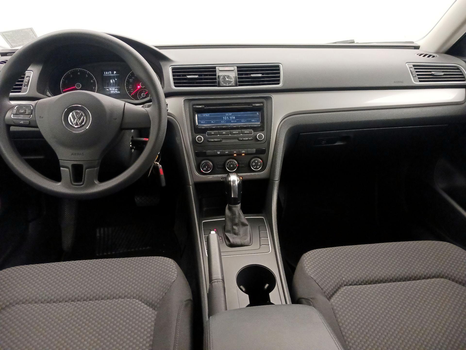Thumbnail: 2014 Volkswagen Passat - 9