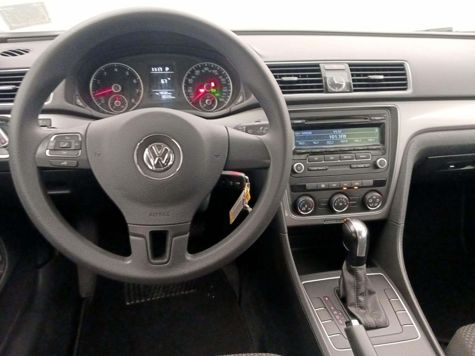 Thumbnail: 2014 Volkswagen Passat - 10