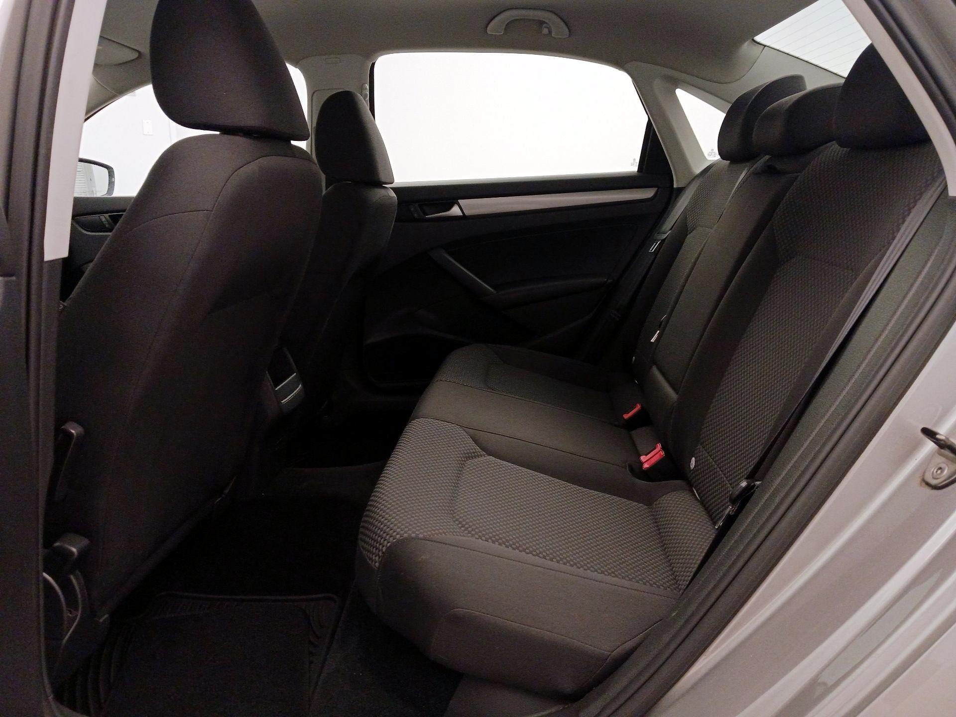 Thumbnail: 2014 Volkswagen Passat - 18