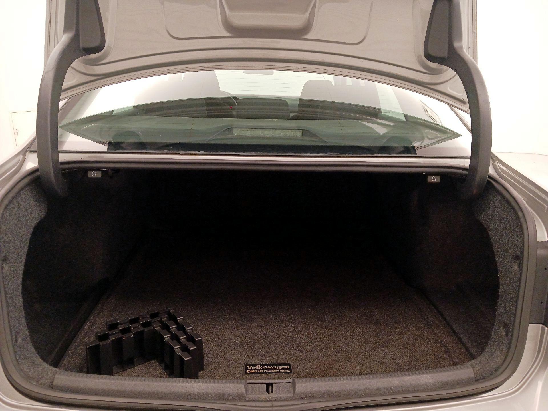 Thumbnail: 2014 Volkswagen Passat - 19