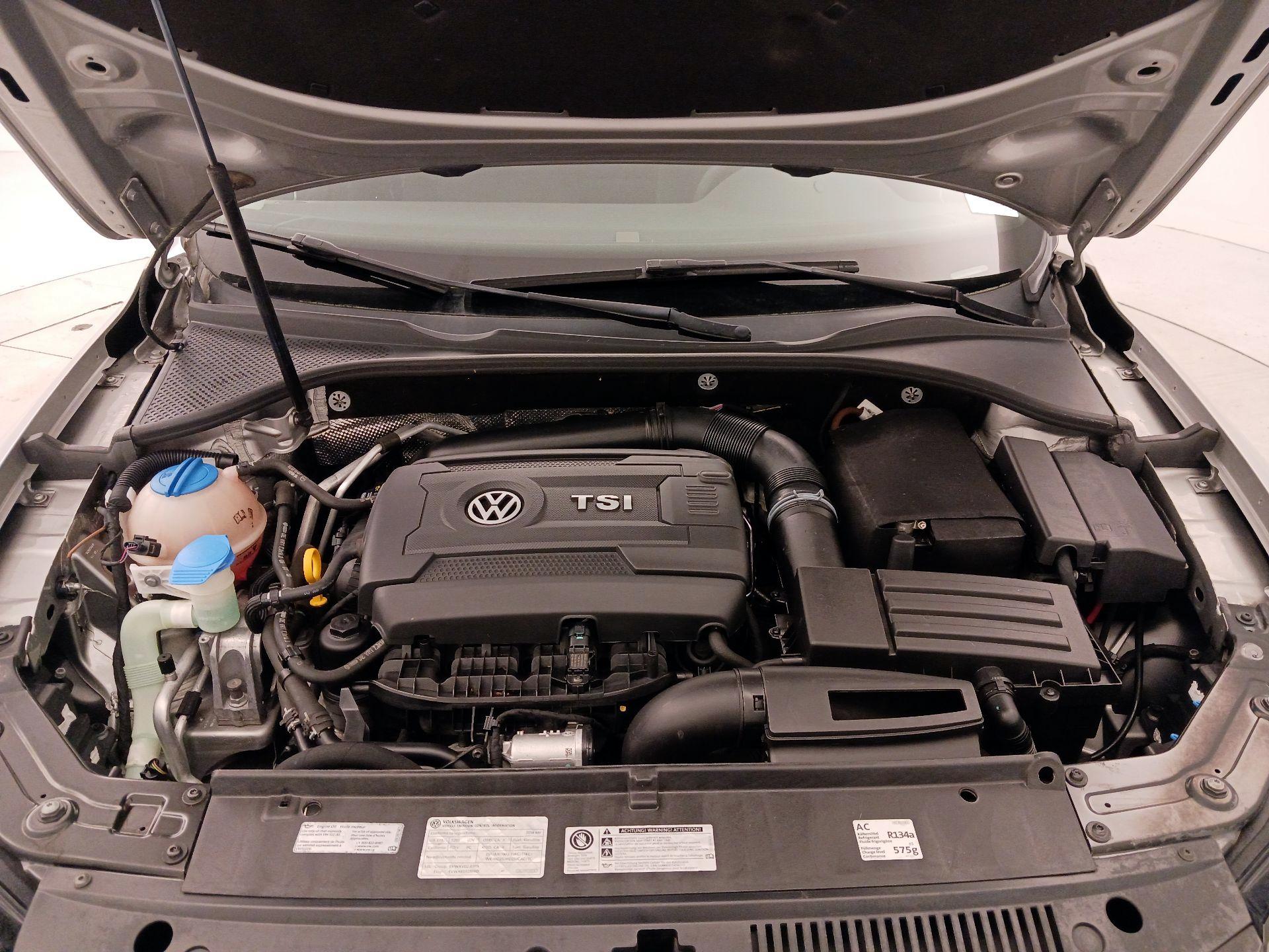 Thumbnail: 2014 Volkswagen Passat - 20