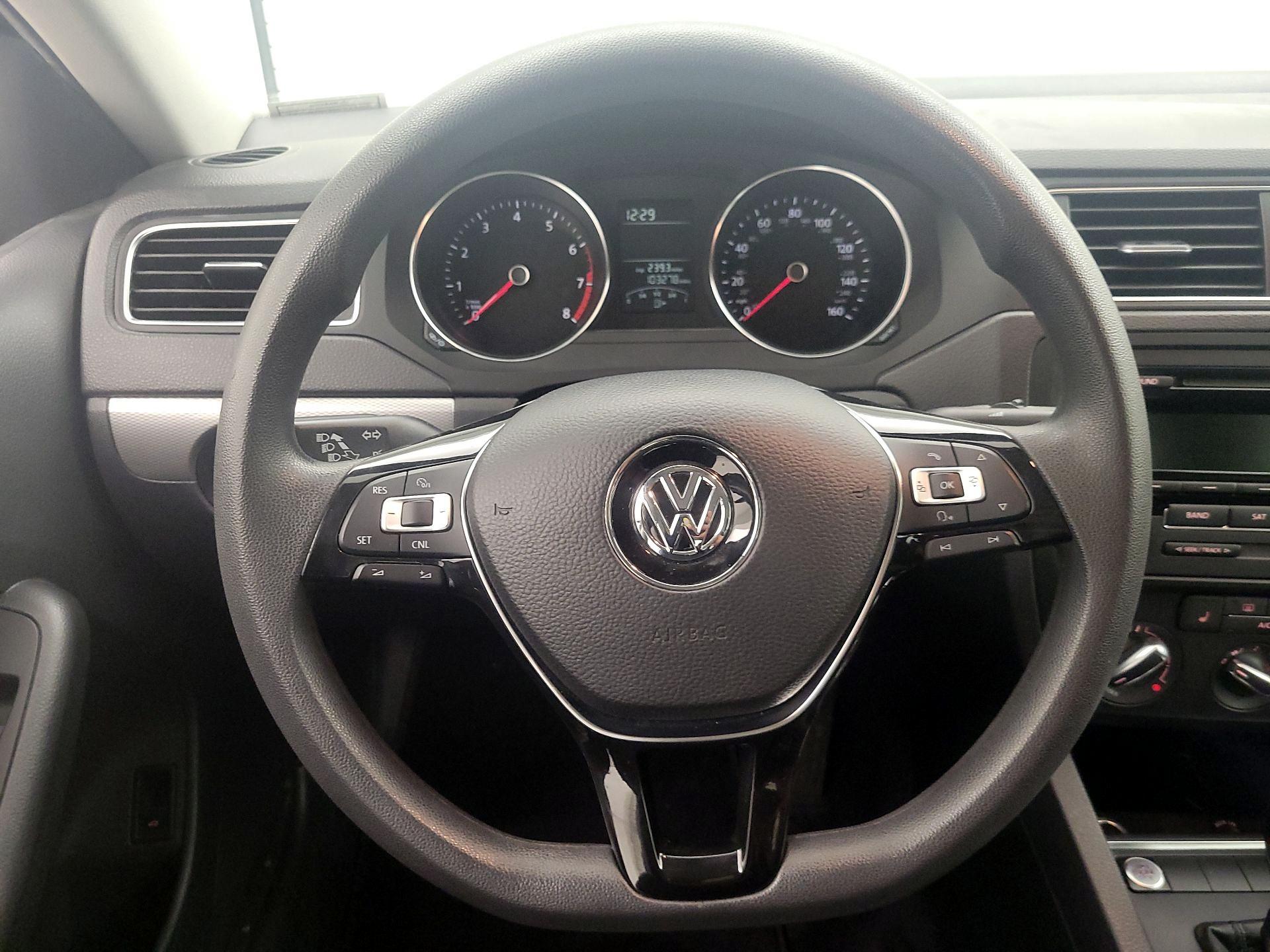 Thumbnail: 2015 Volkswagen Jetta - 10