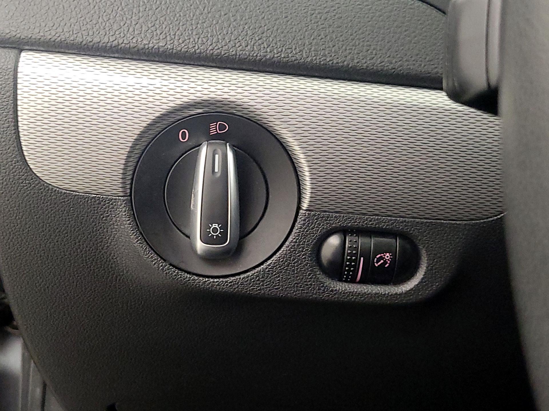 Thumbnail: 2015 Volkswagen Jetta - 13