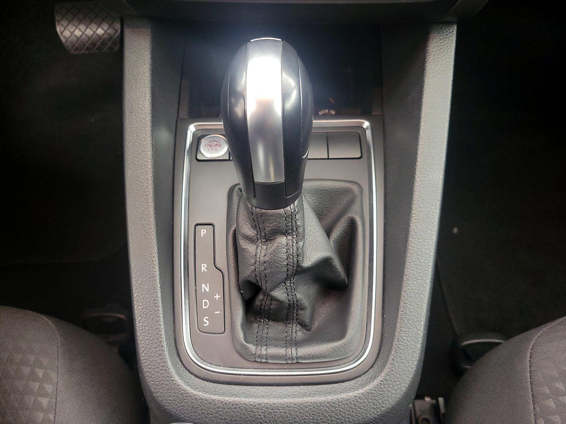 Thumbnail: 2015 Volkswagen Jetta - 16