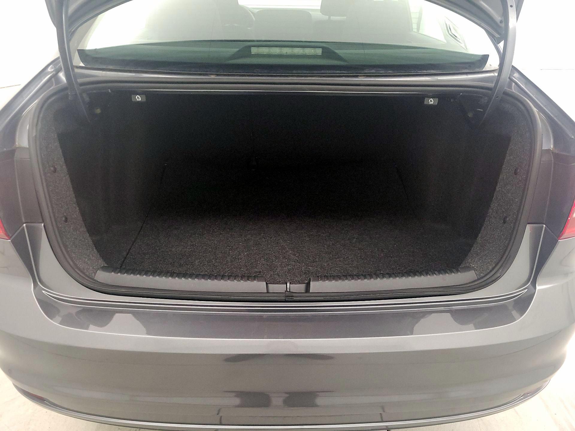 Thumbnail: 2015 Volkswagen Jetta - 19