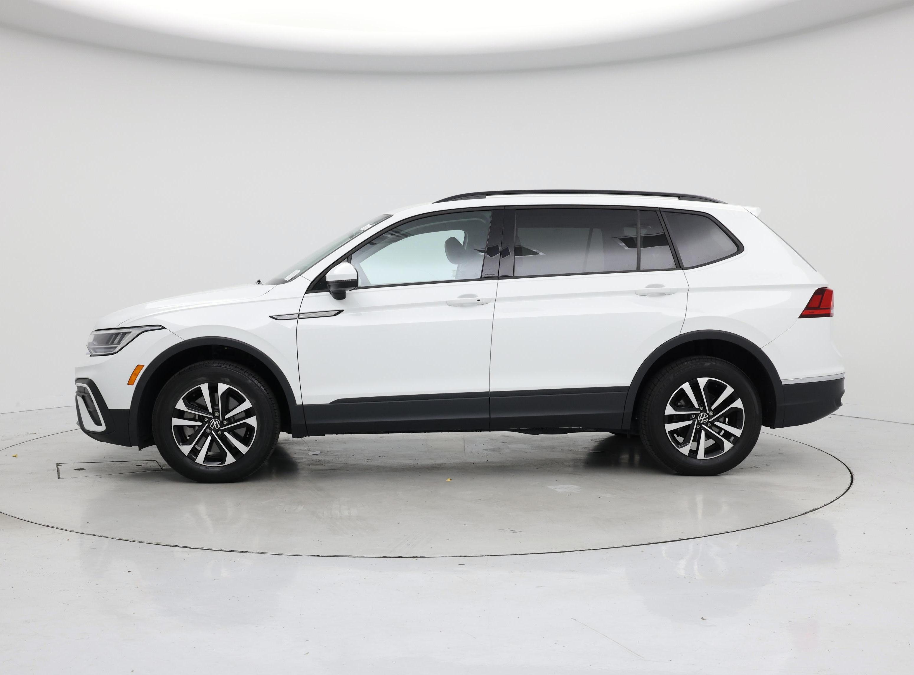 Thumbnail: 2022 Volkswagen Tiguan - 3