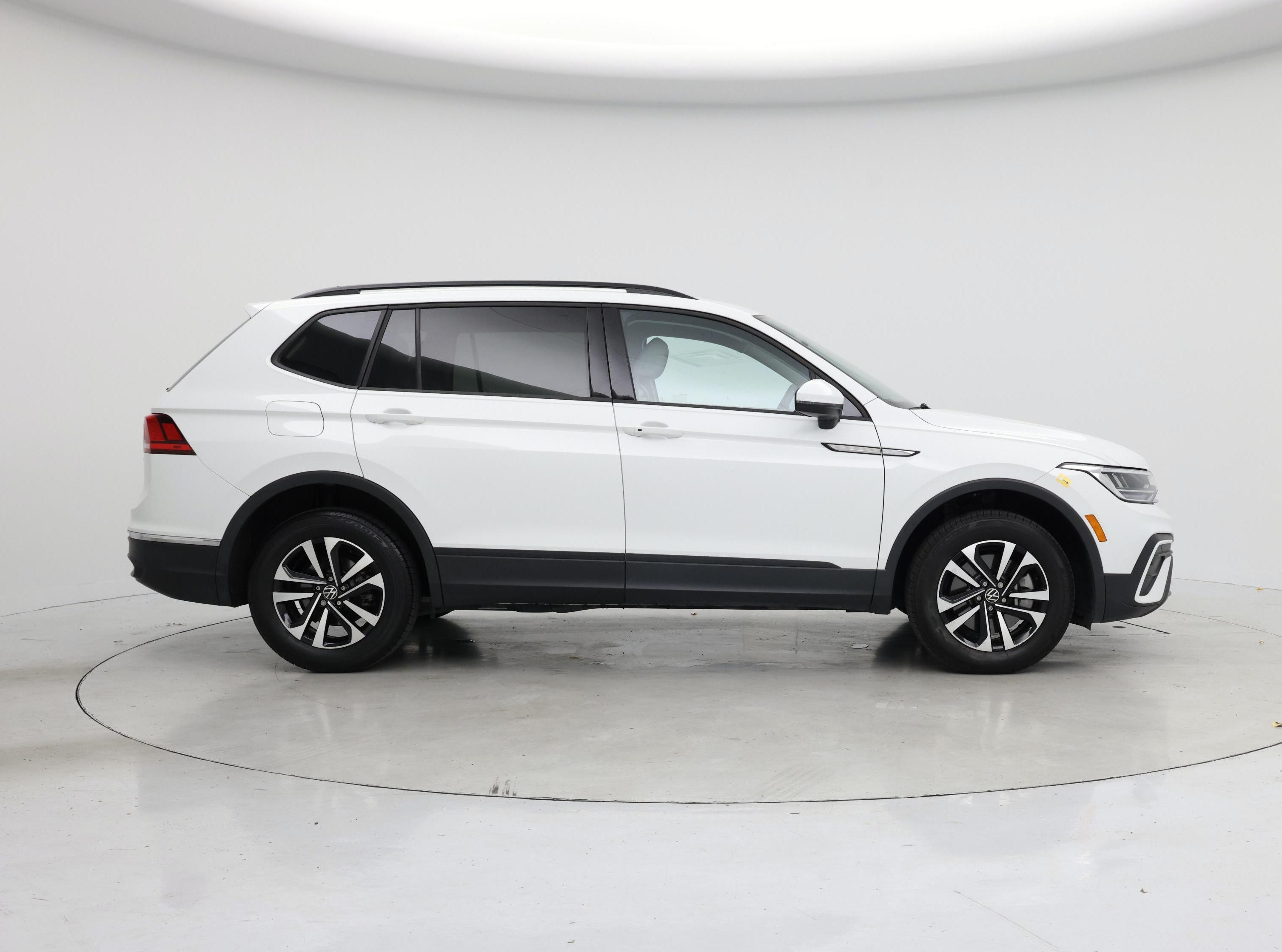 Thumbnail: 2022 Volkswagen Tiguan - 7