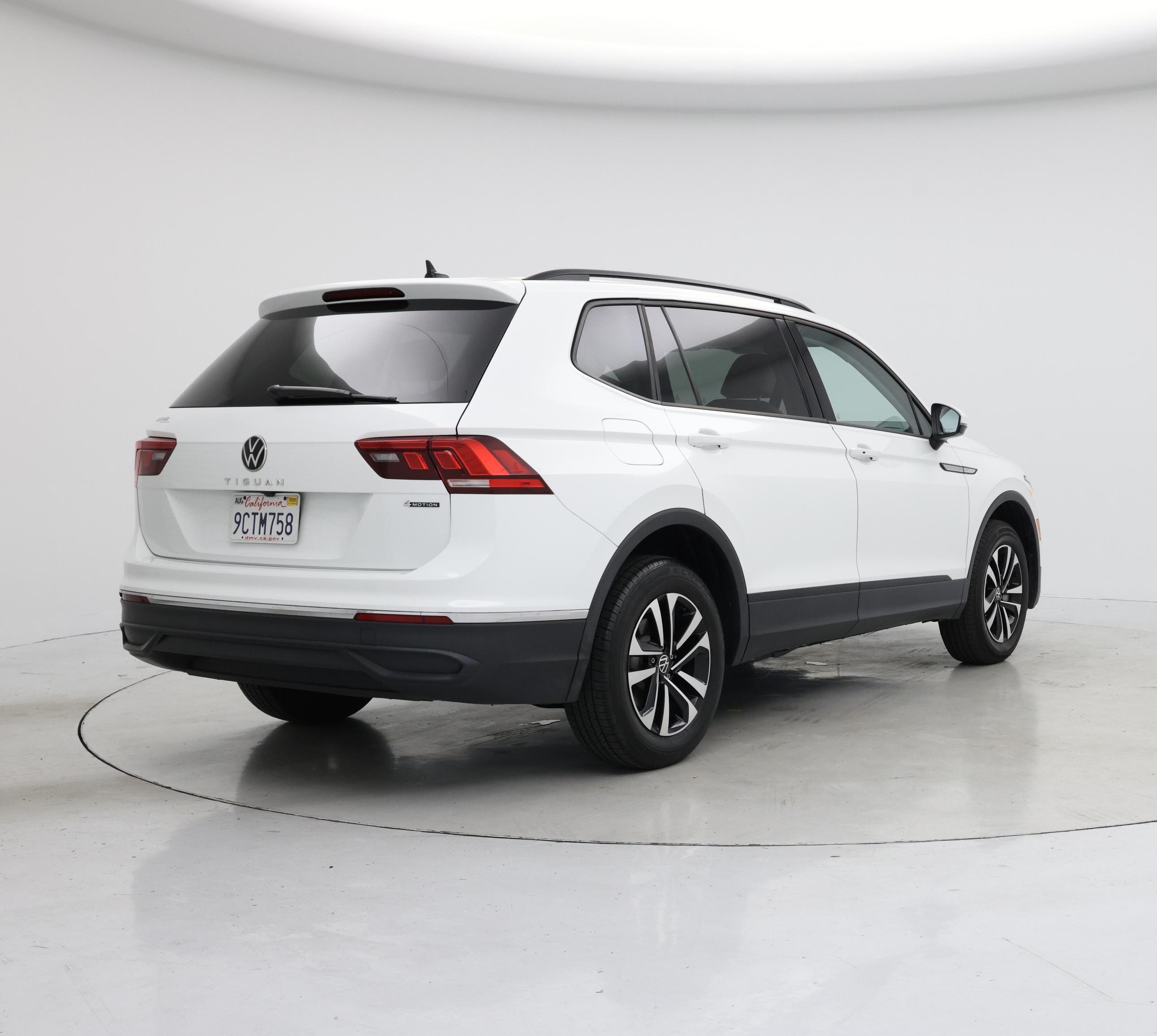 Thumbnail: 2022 Volkswagen Tiguan - 8