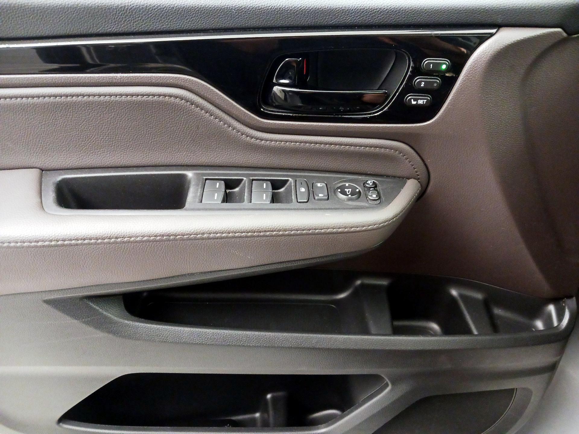Thumbnail: 2018 Honda Odyssey - 12