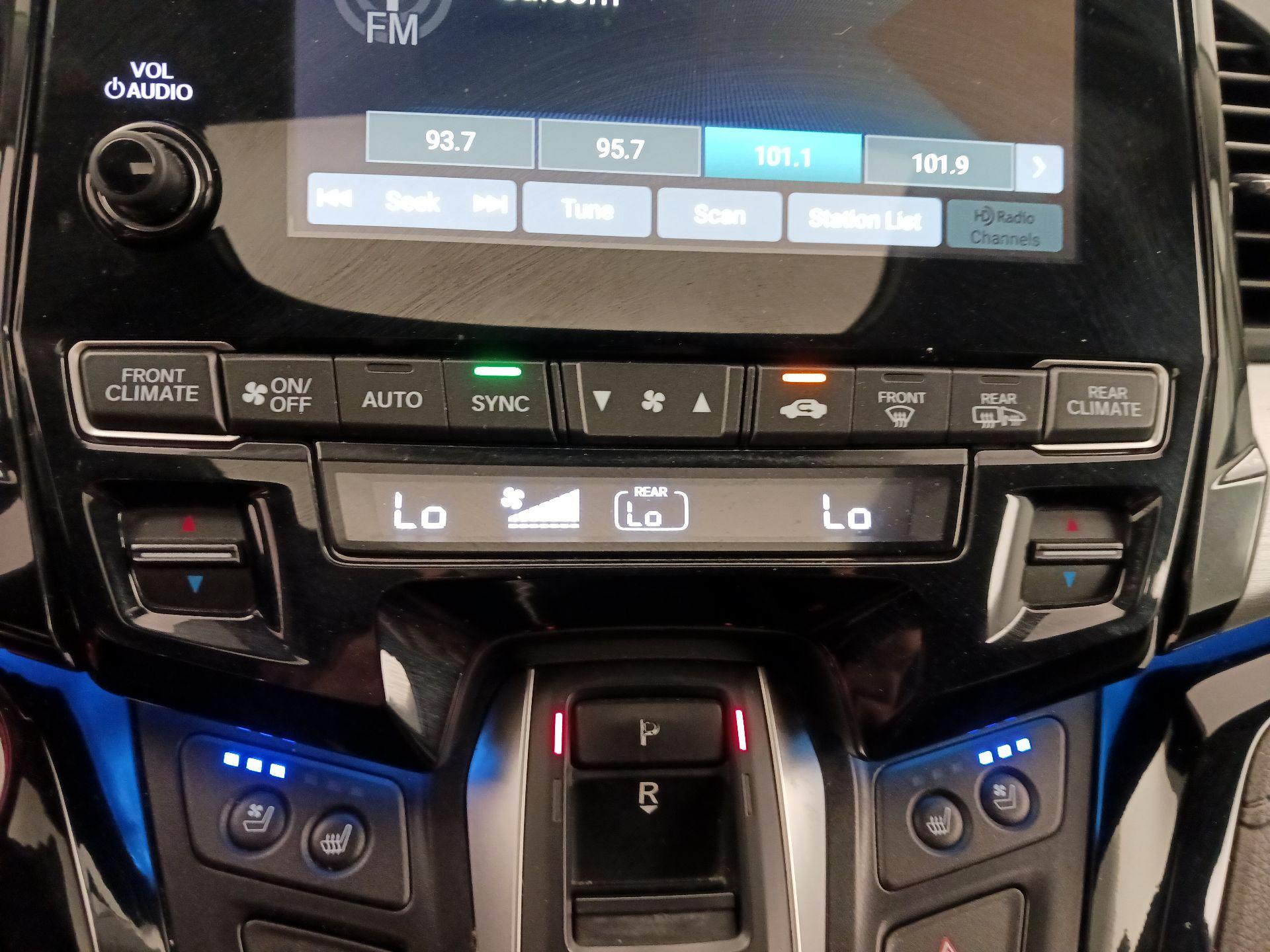 Thumbnail: 2018 Honda Odyssey - 17