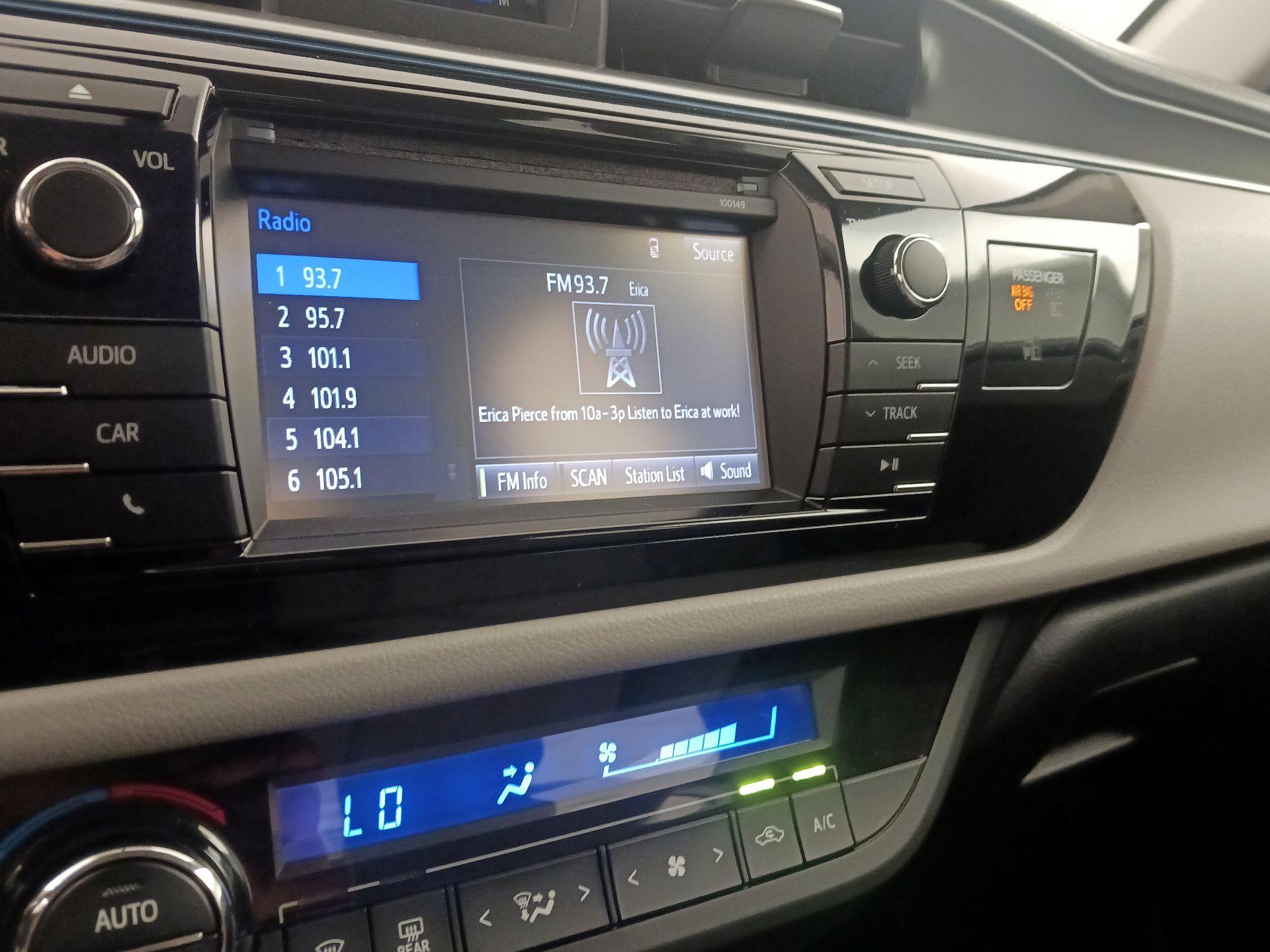 Thumbnail: 2015 Toyota Corolla - 15
