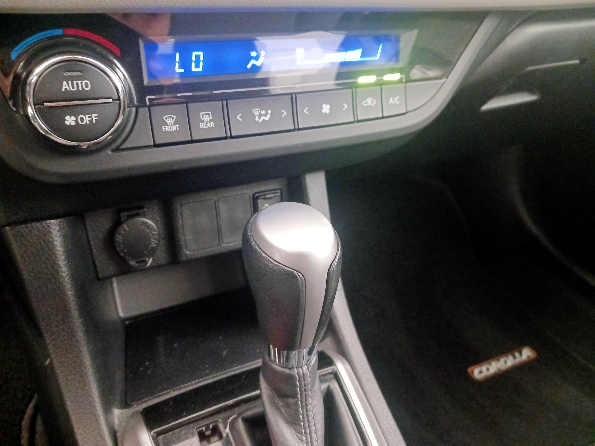 Thumbnail: 2015 Toyota Corolla - 16