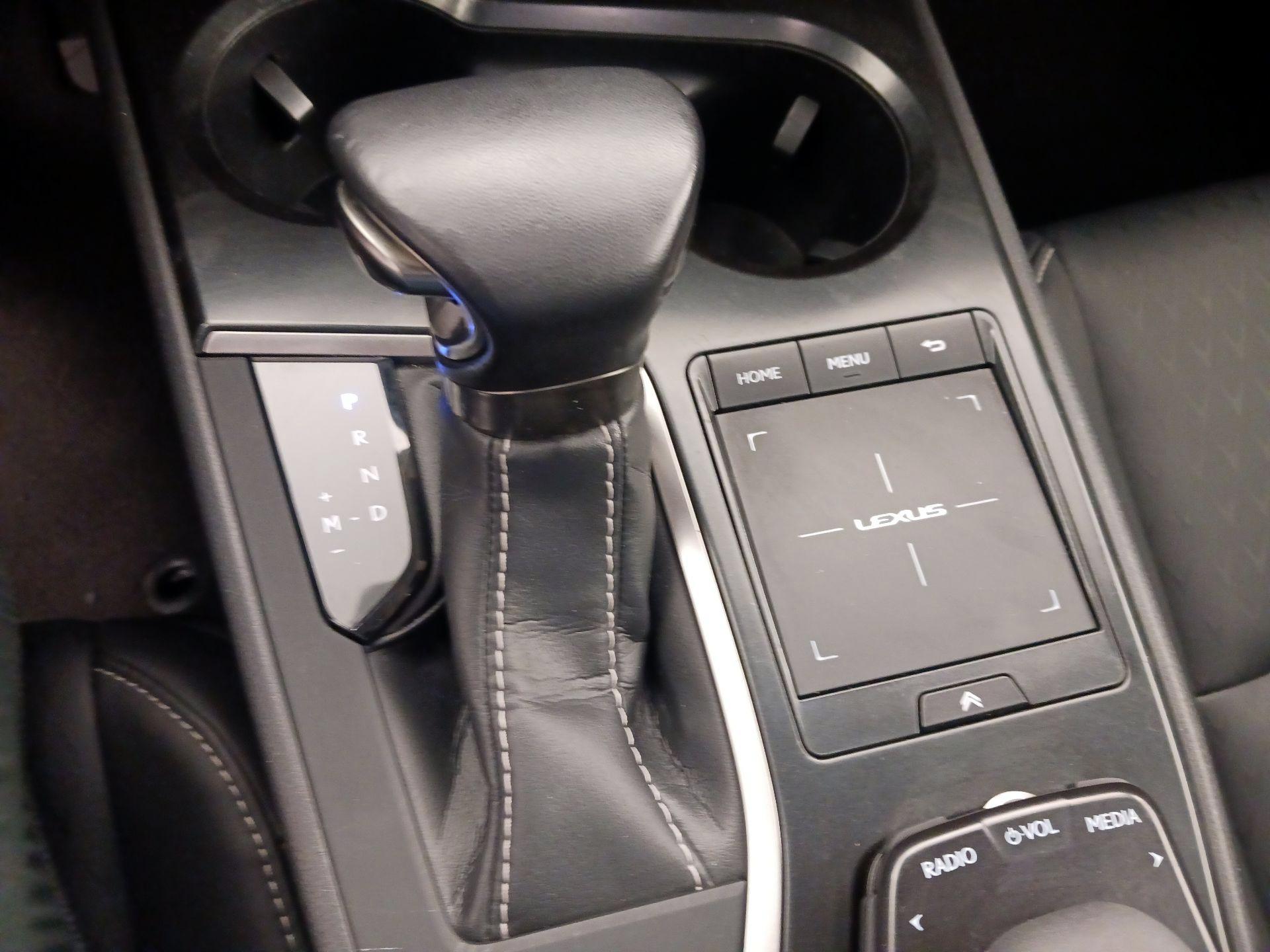 Thumbnail: 2019 Lexus UX - 17