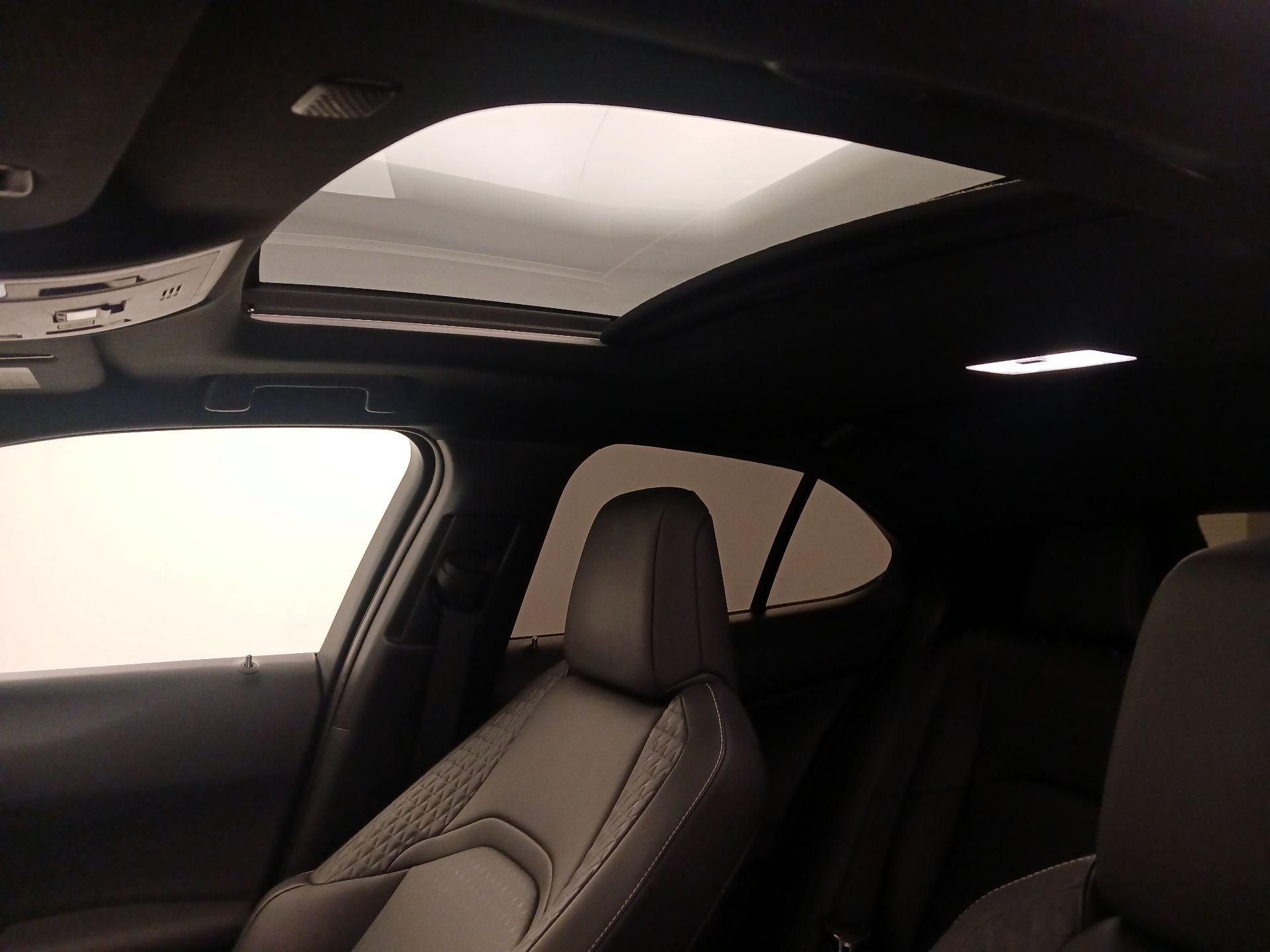 Thumbnail: 2019 Lexus UX - 18