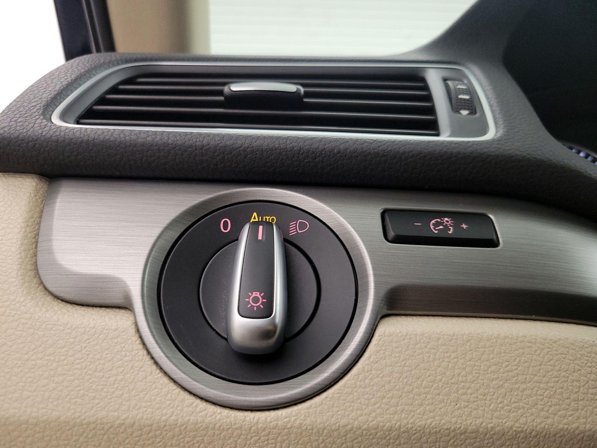 Thumbnail: 2015 Volkswagen Passat - 13