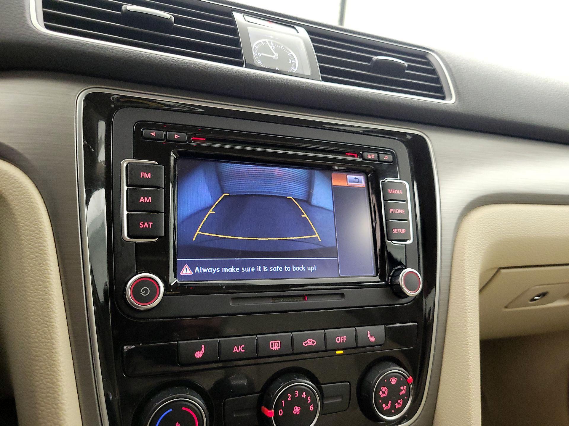 Thumbnail: 2015 Volkswagen Passat - 14