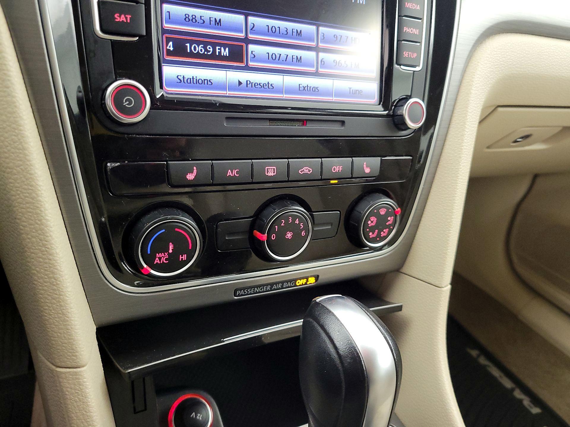 Thumbnail: 2015 Volkswagen Passat - 16