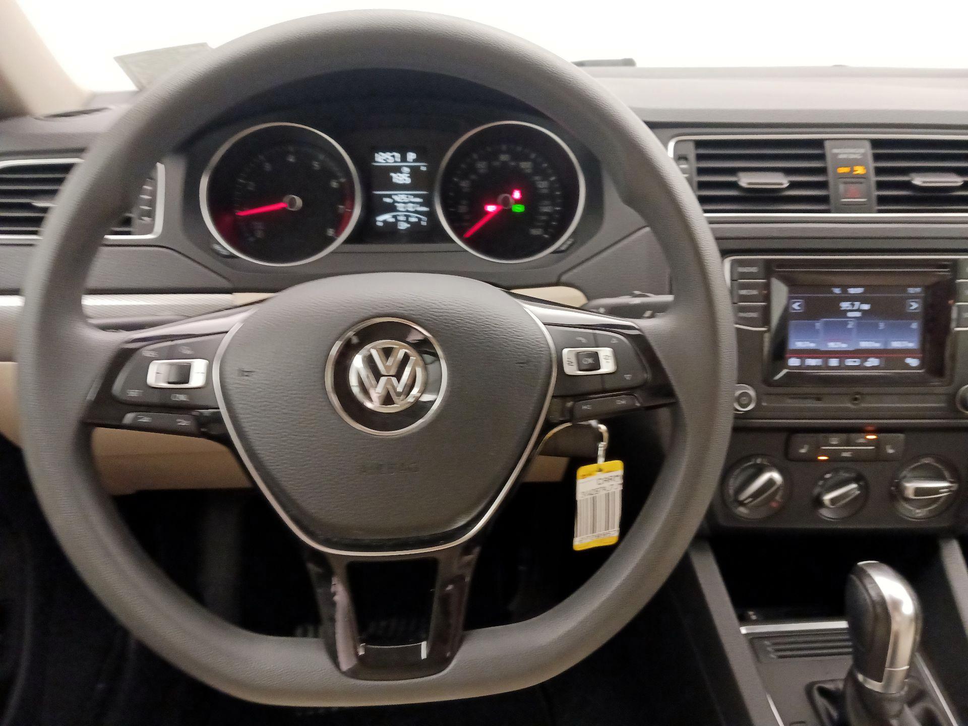 Thumbnail: 2018 Volkswagen Jetta - 10