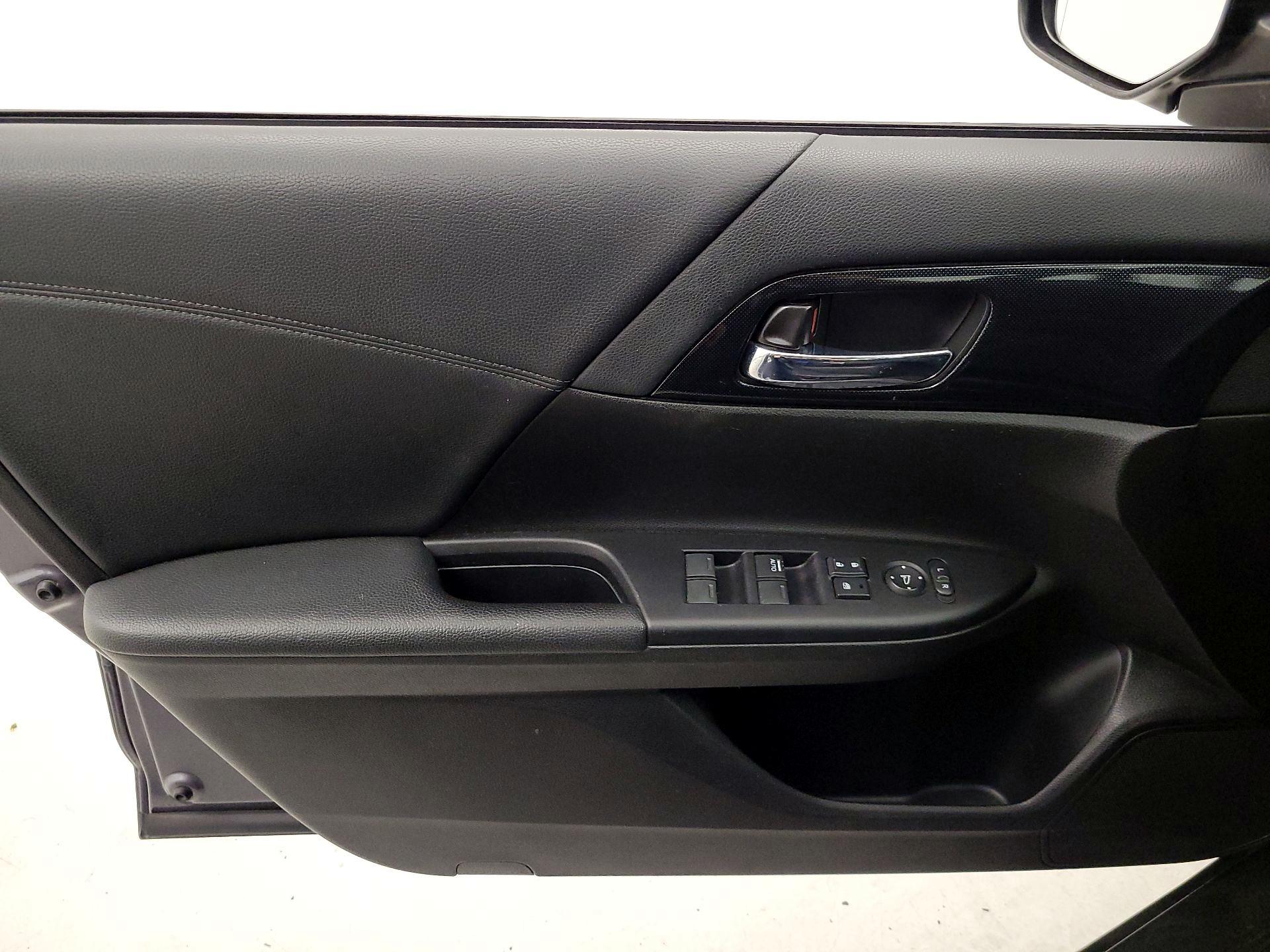 Thumbnail: 2015 Honda Accord - 12